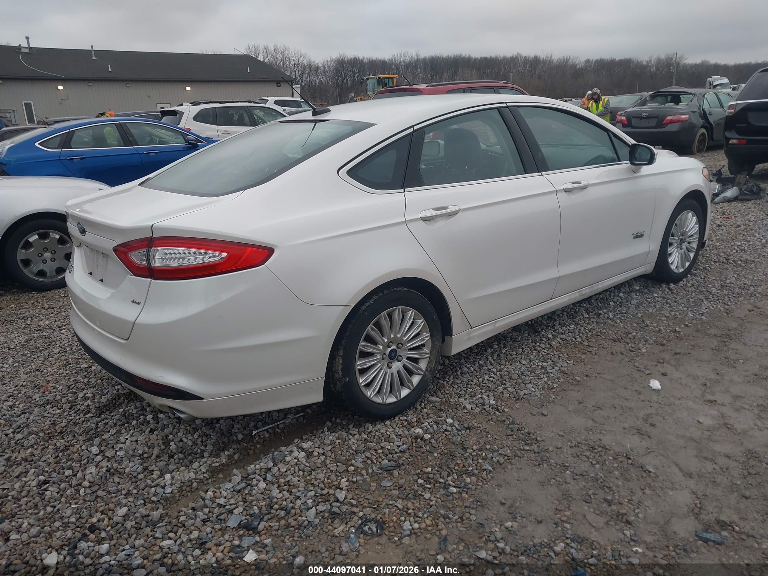 FORD FUSION image 4