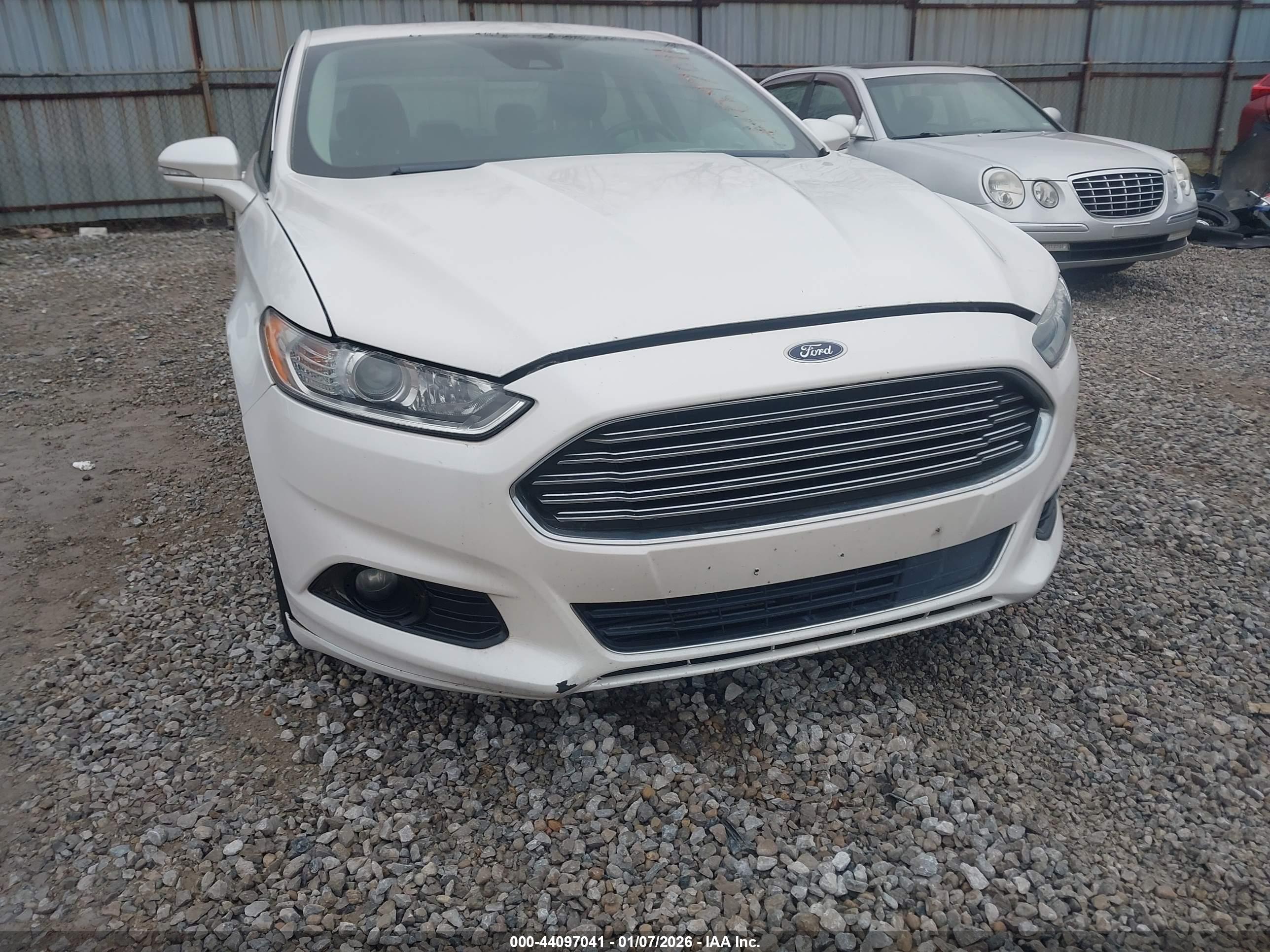FORD FUSION image 6