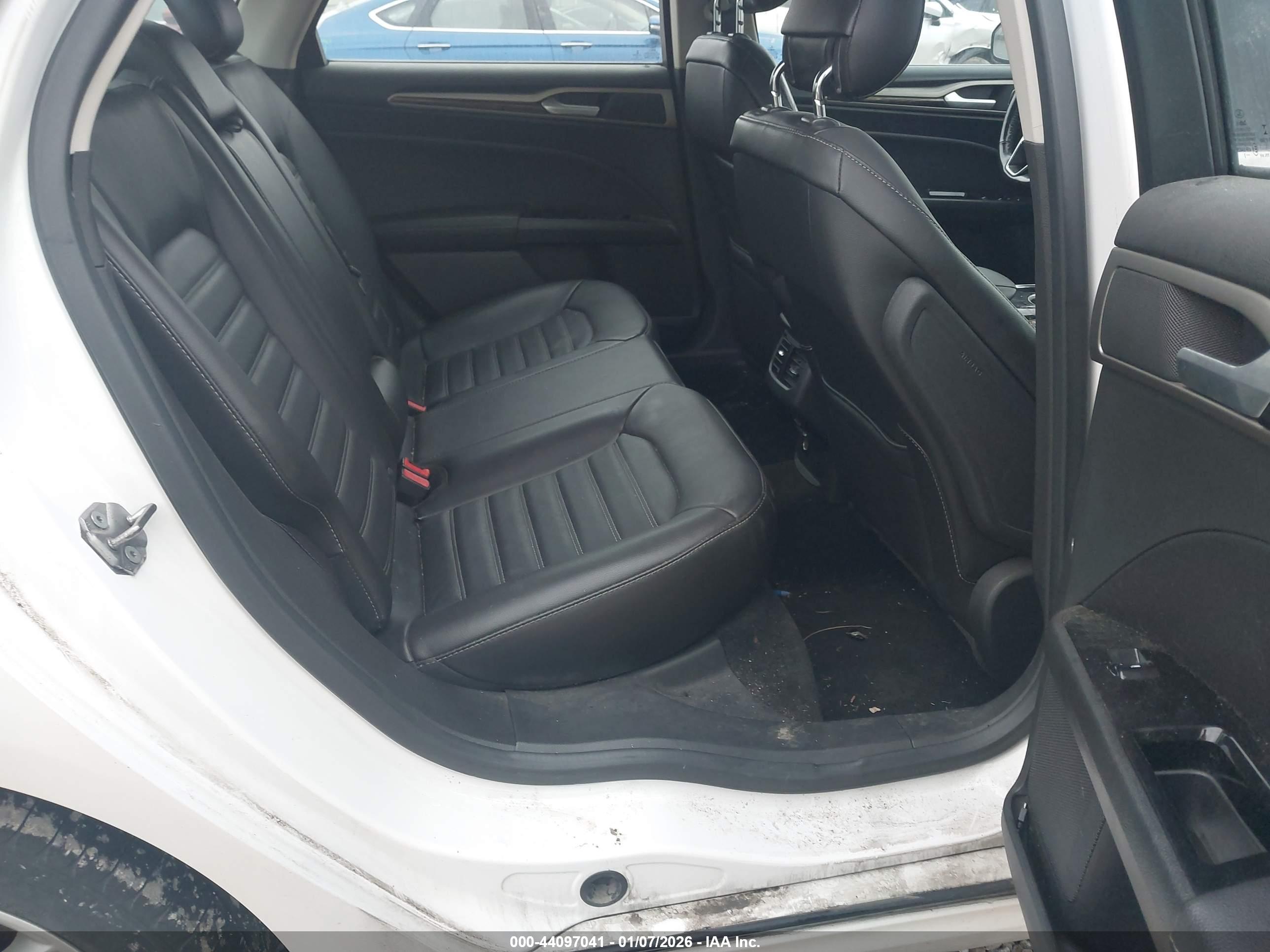 FORD FUSION image 8