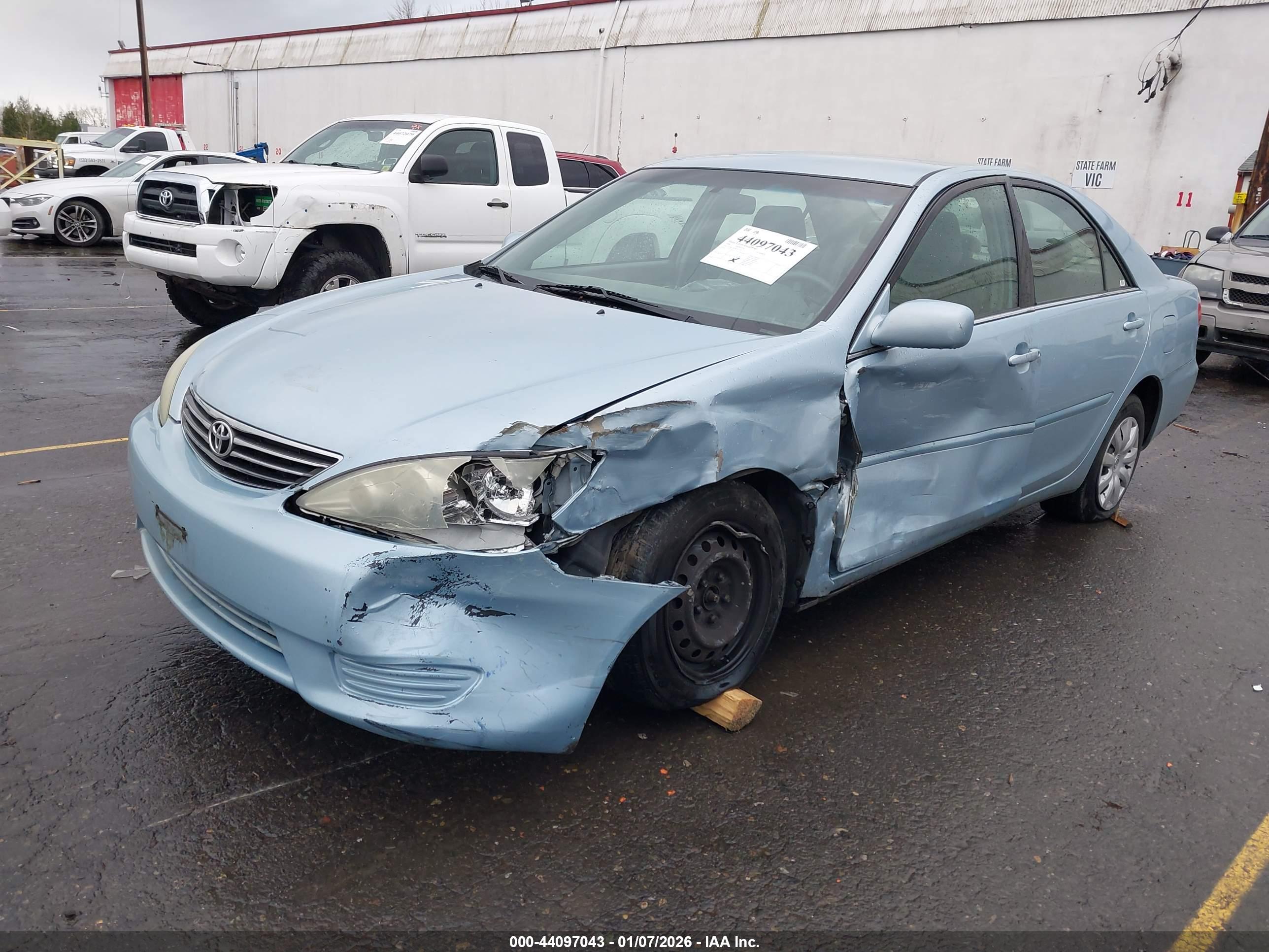 TOYOTA CAMRY image 2