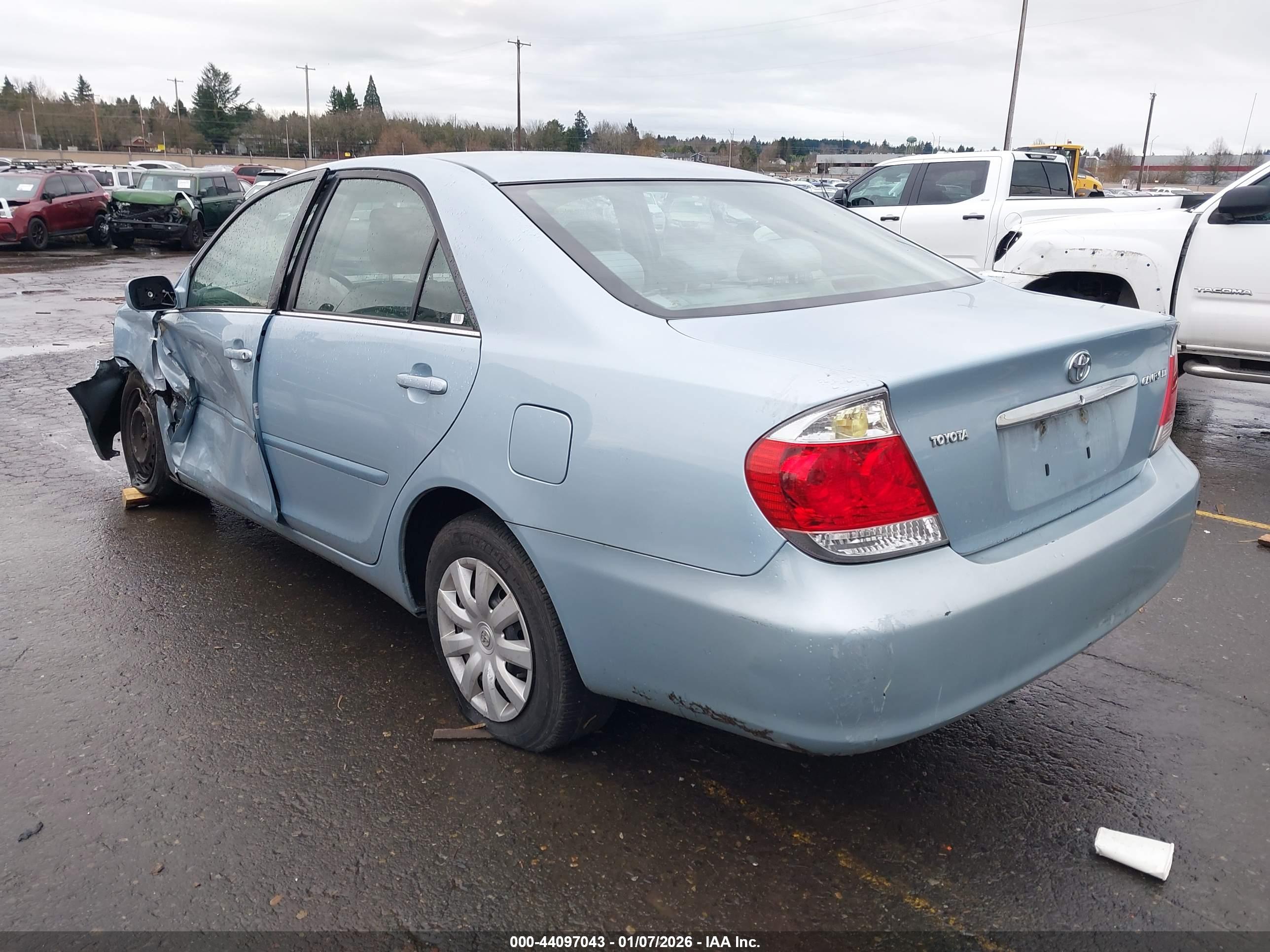 TOYOTA CAMRY image 3