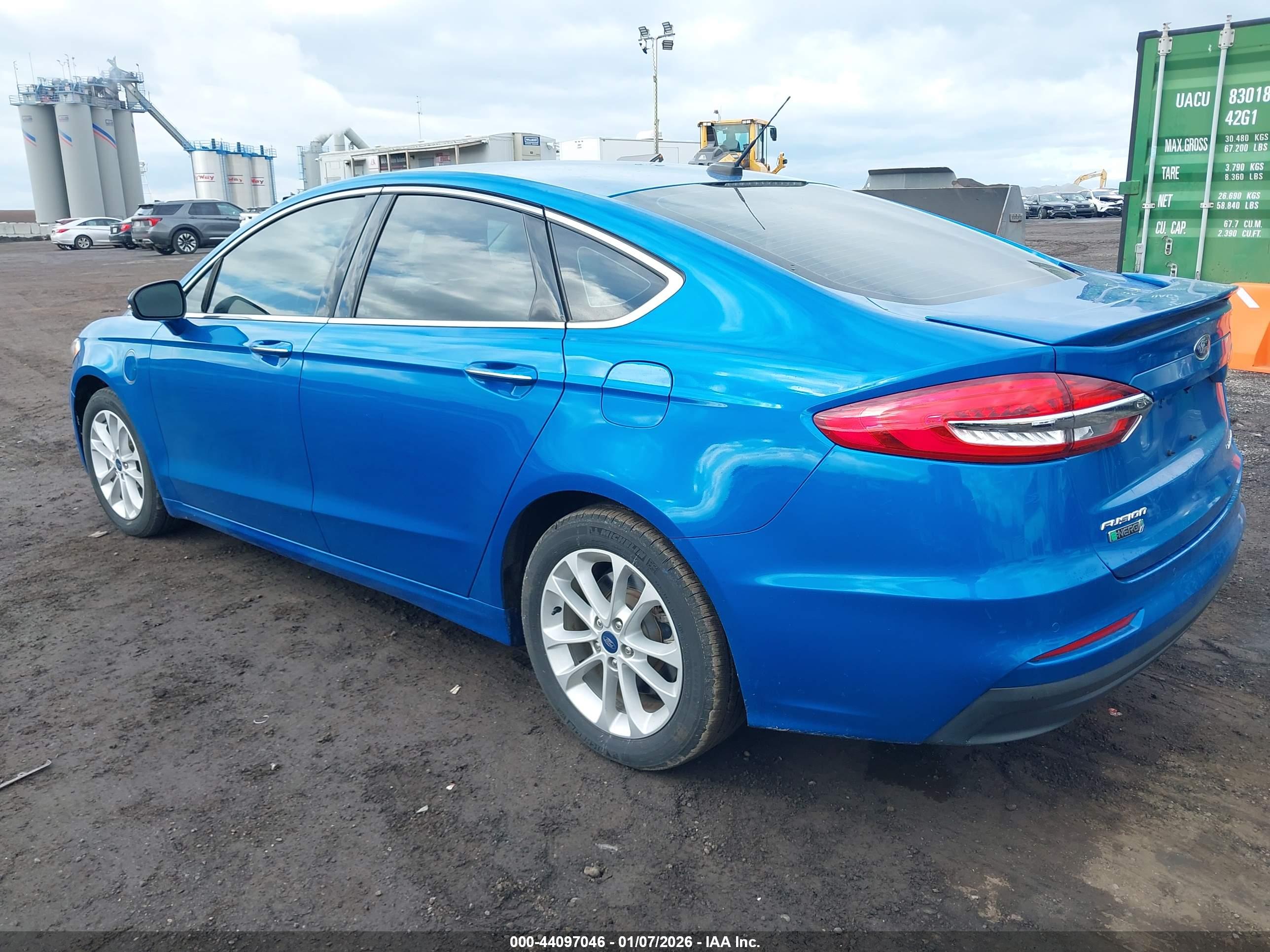FORD FUSION image 3