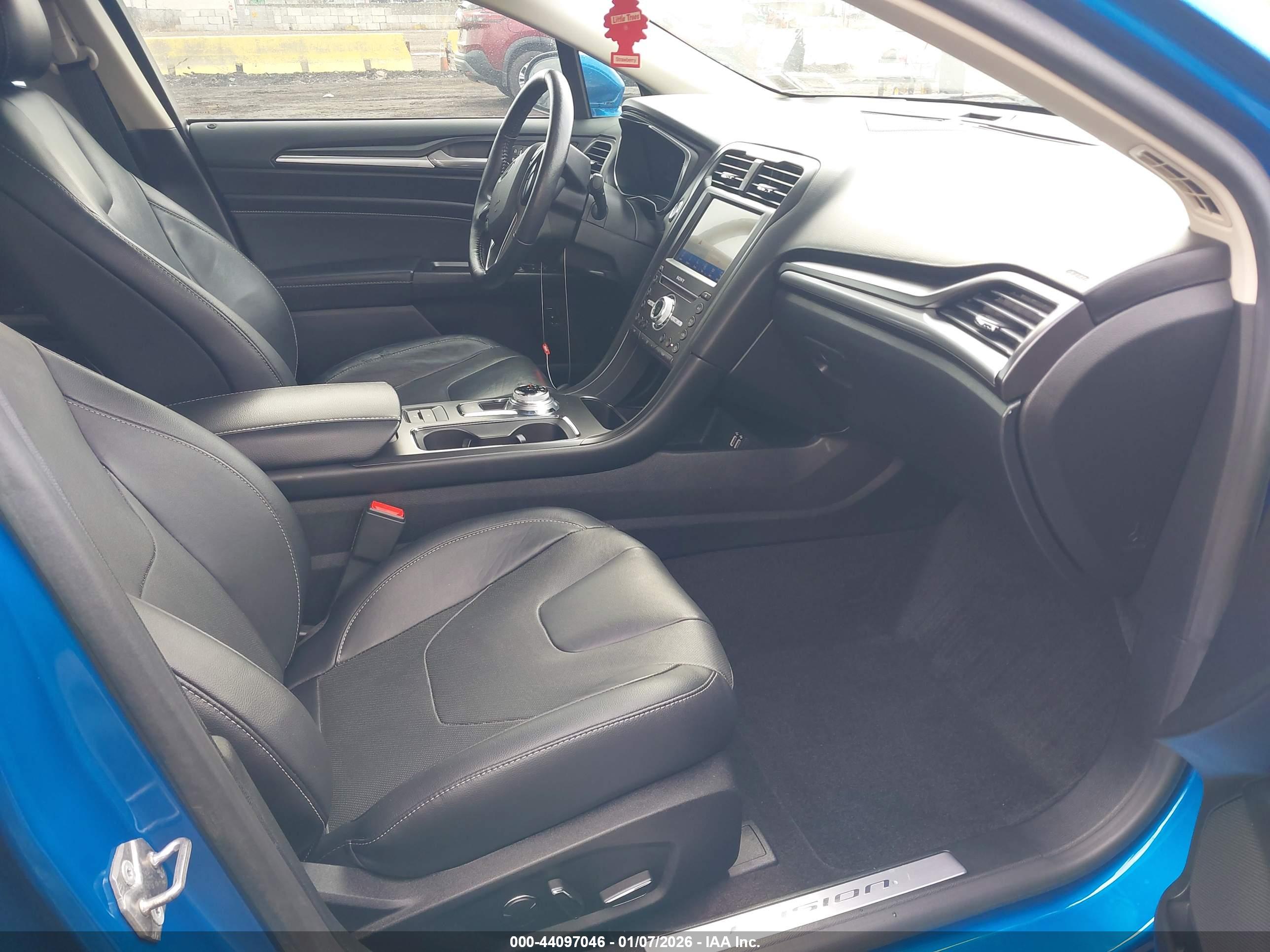 FORD FUSION image 5
