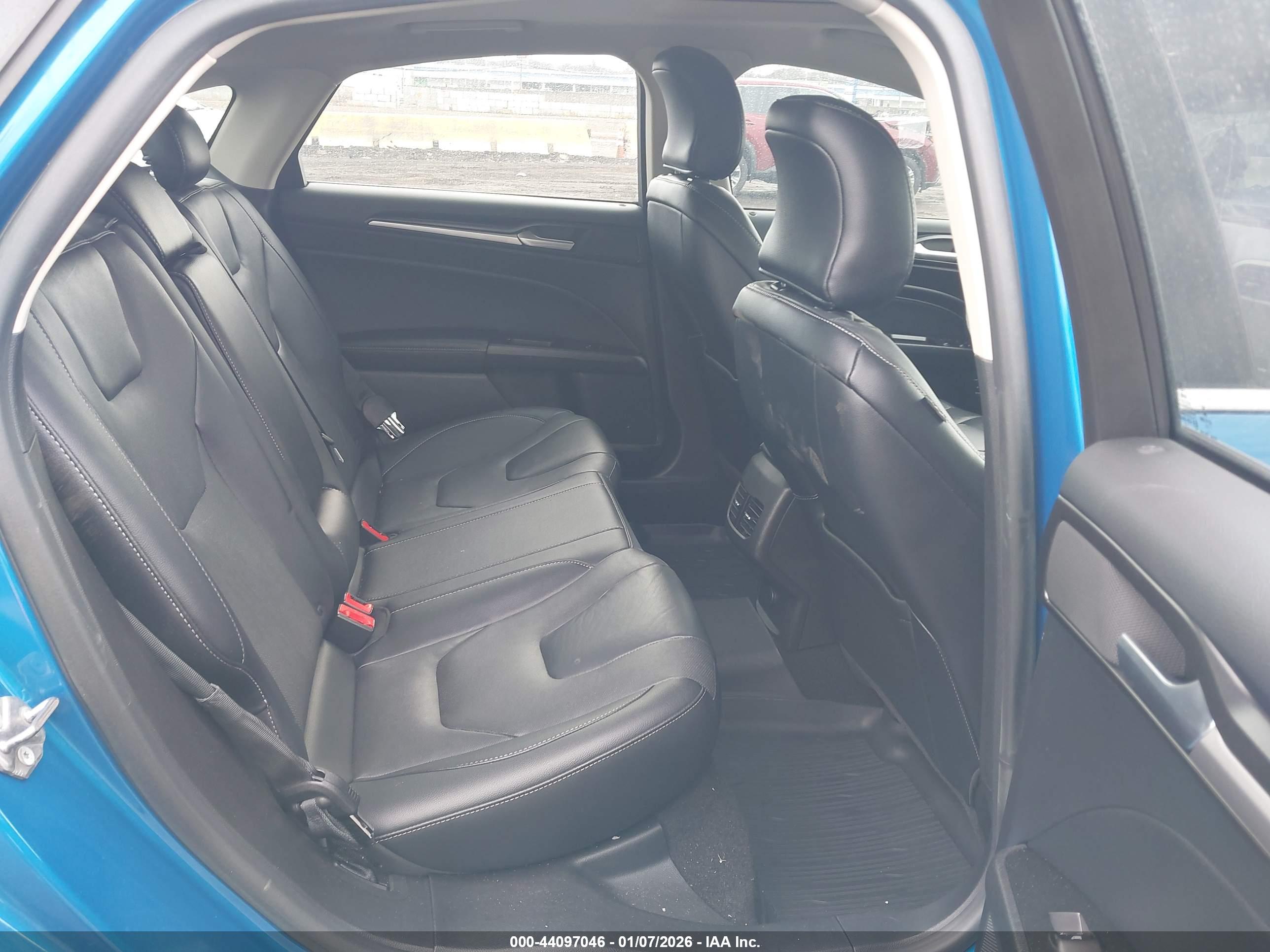 FORD FUSION image 8