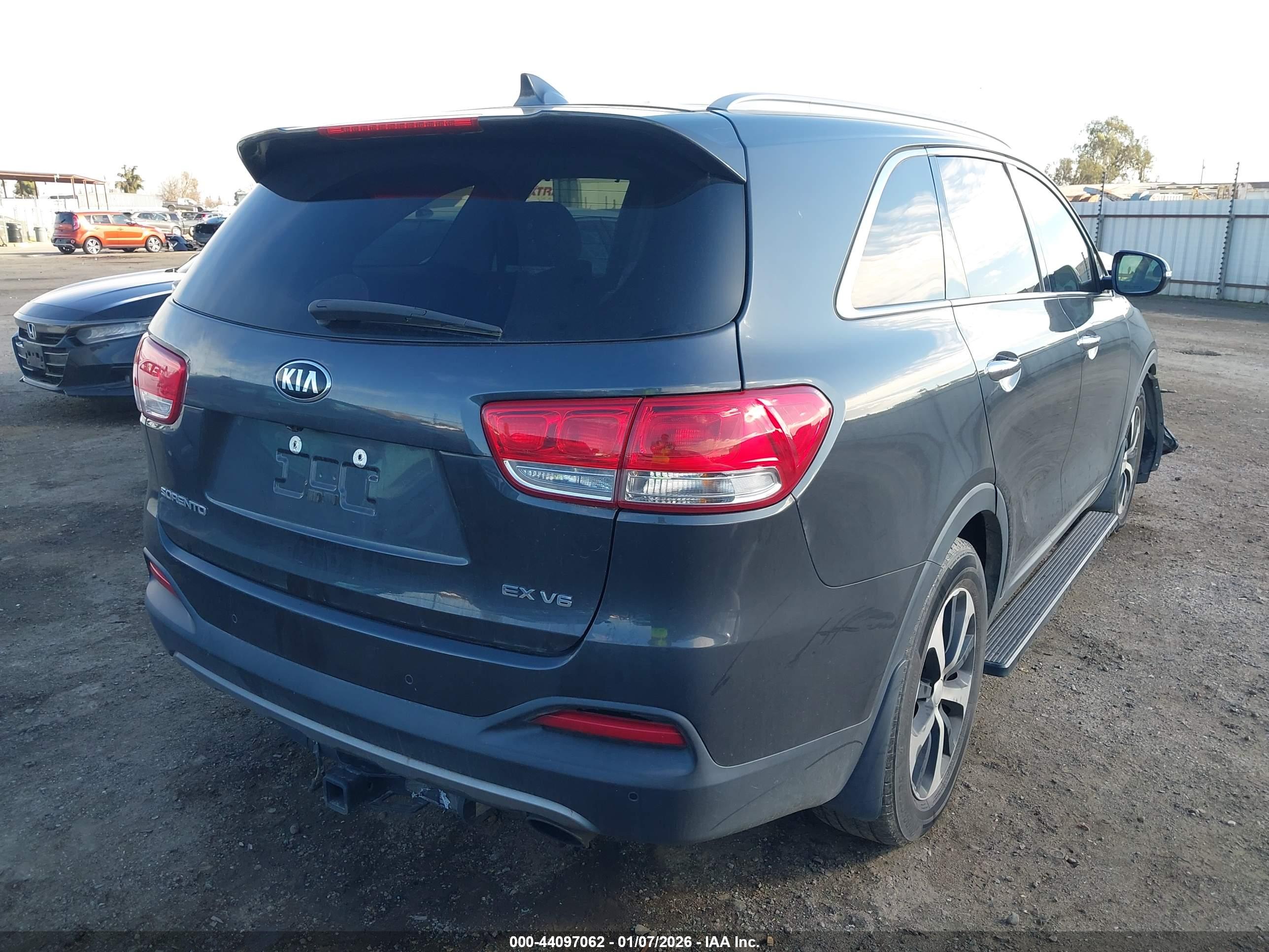 KIA SORENTO image 4