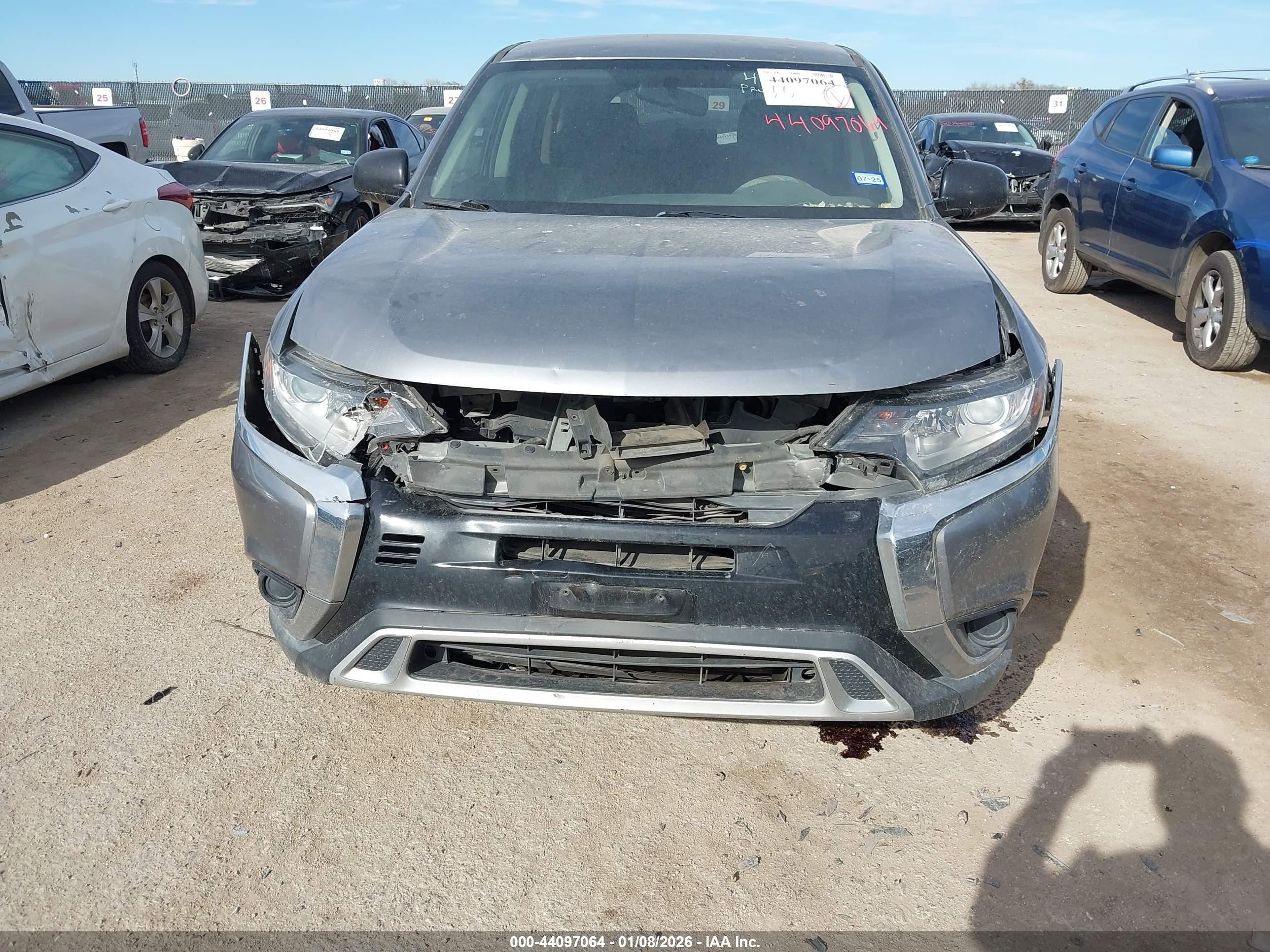 MITSUBISHI OUTLANDER image 6