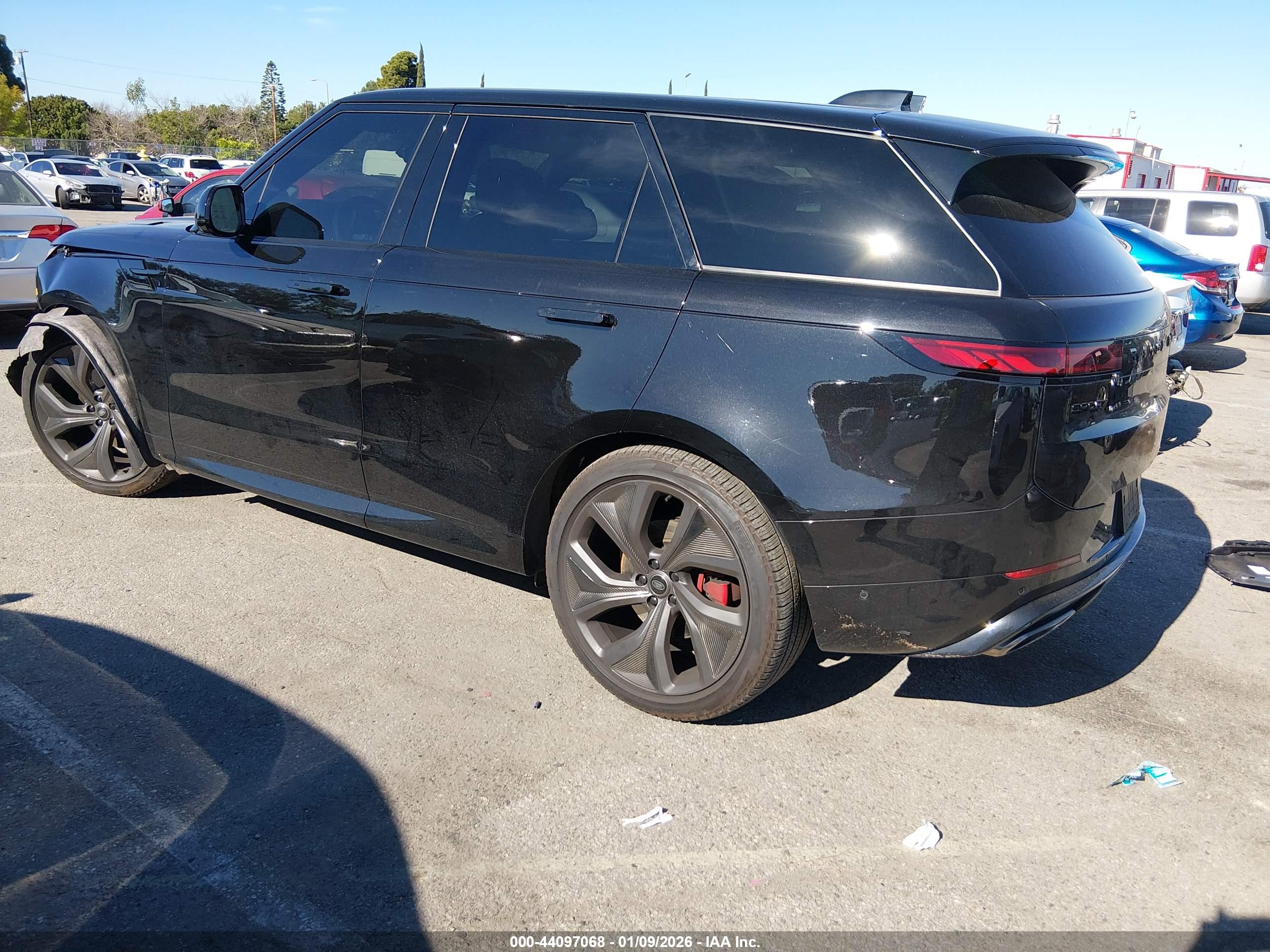 LAND ROVER image 3