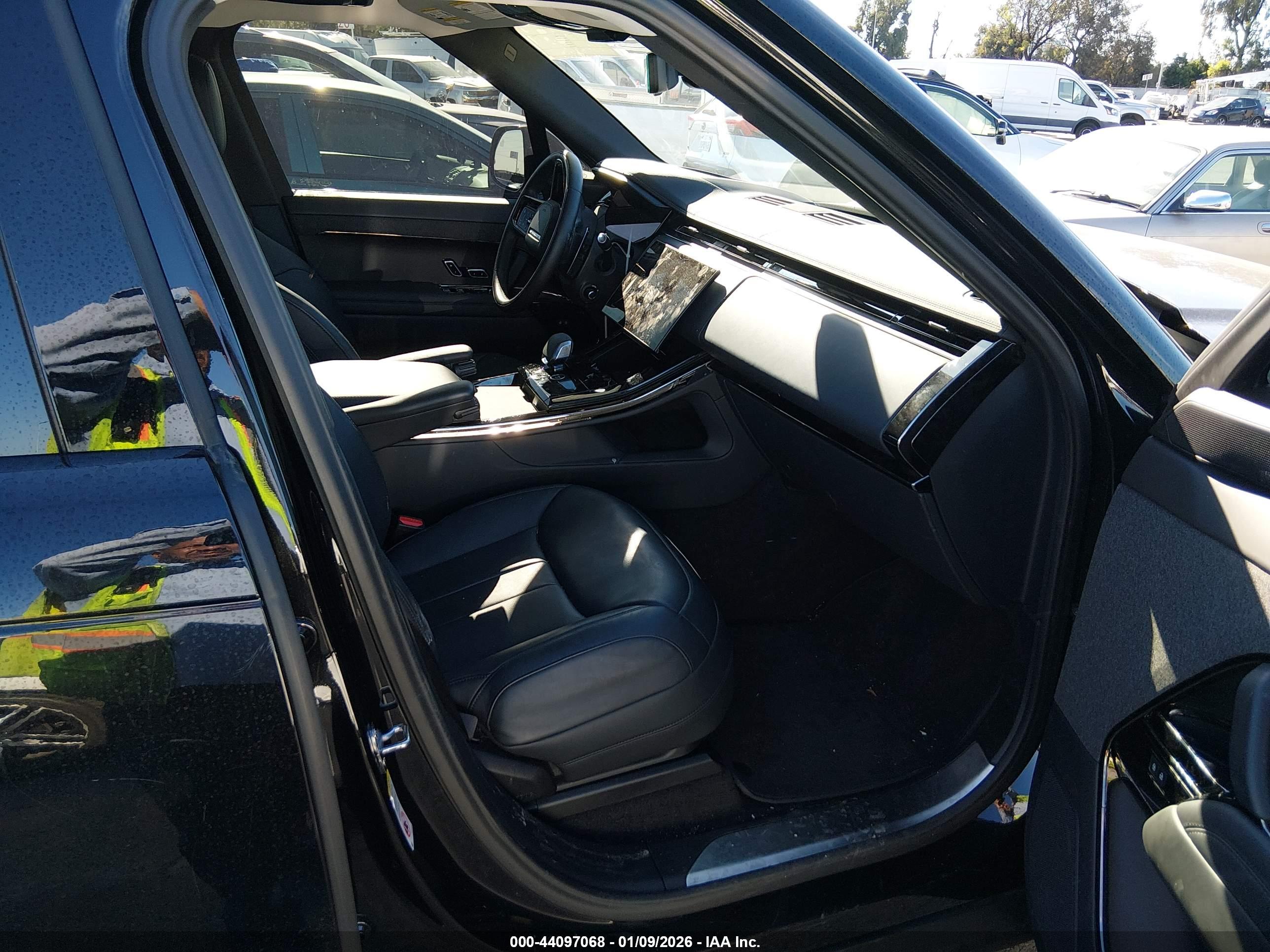 LAND ROVER image 5