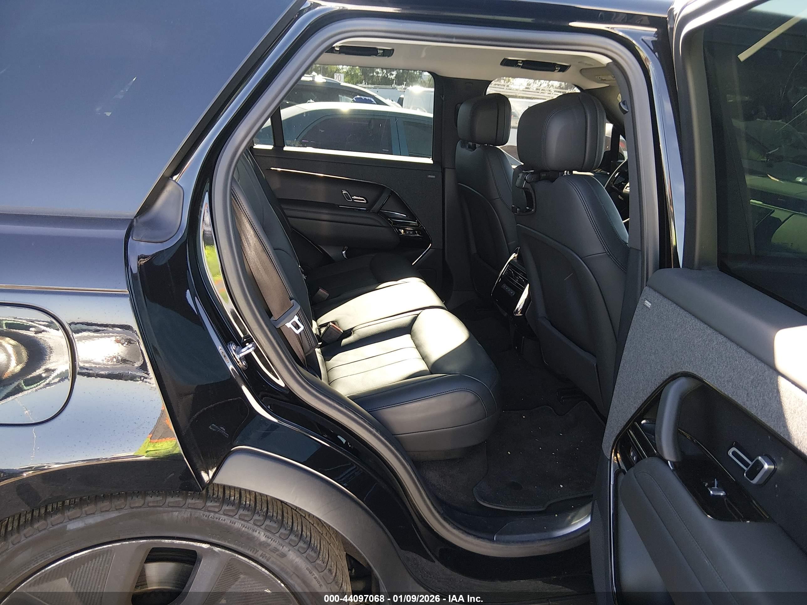 LAND ROVER image 8