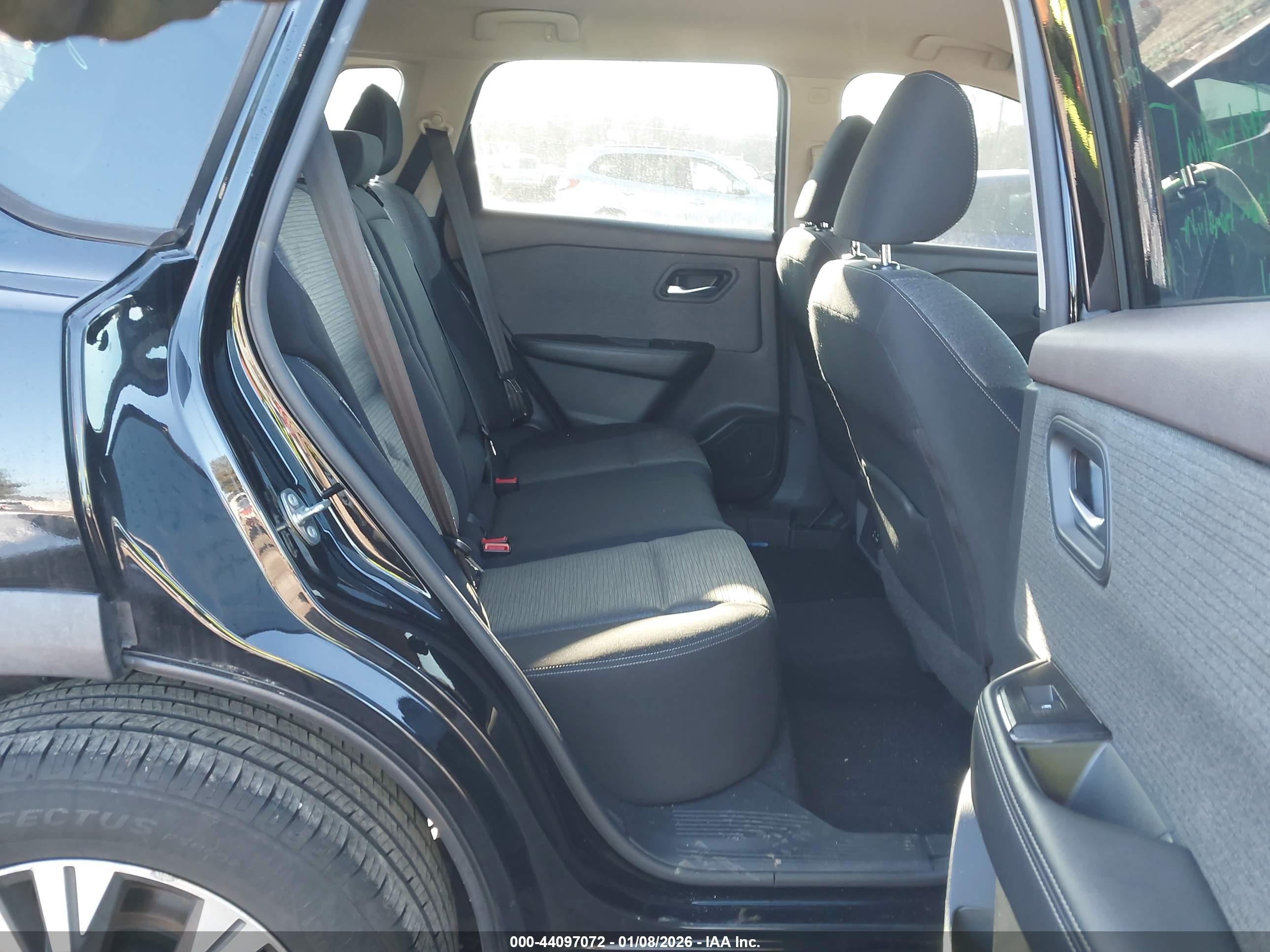 NISSAN ROGUE image 8