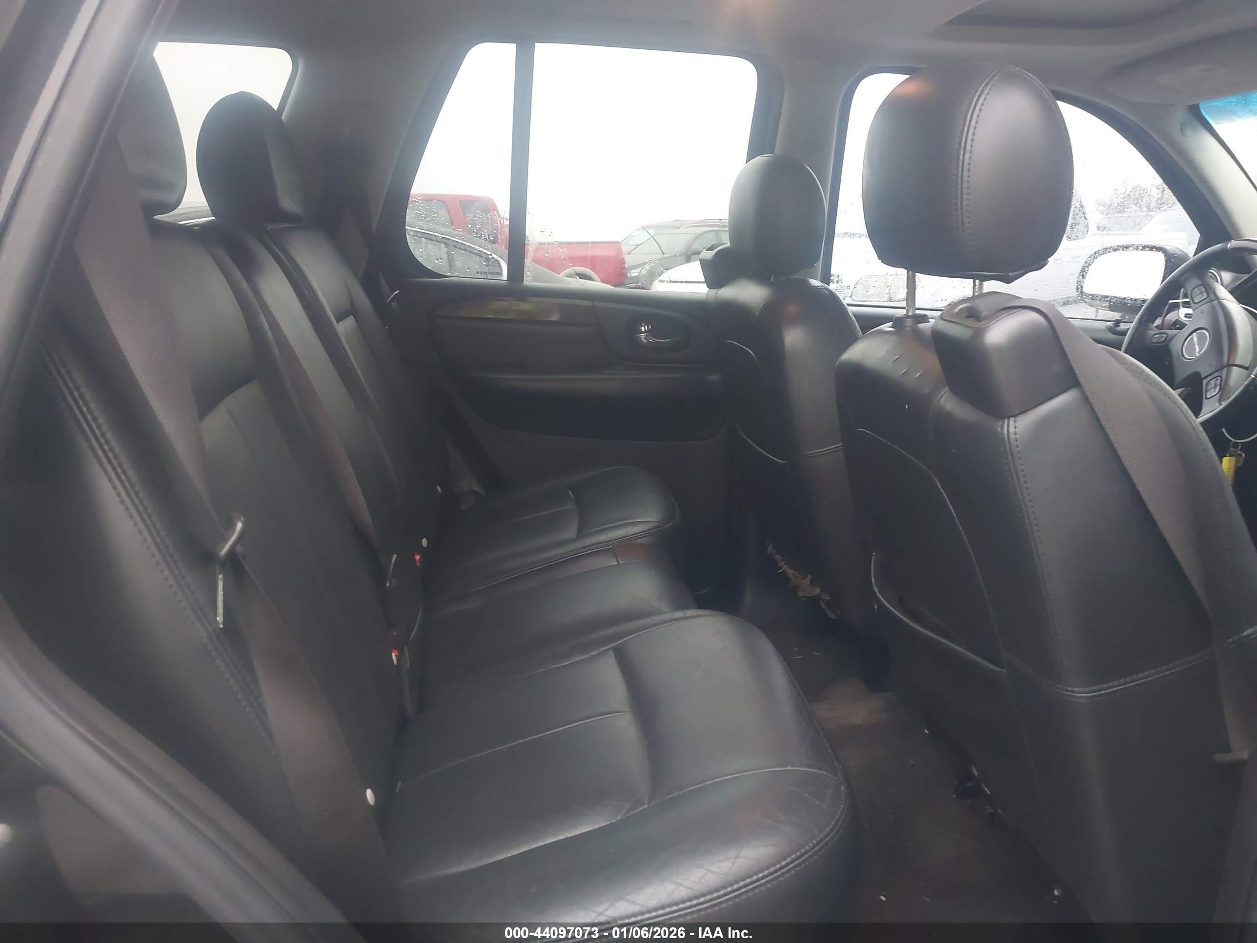 GMC ENVOY image 8