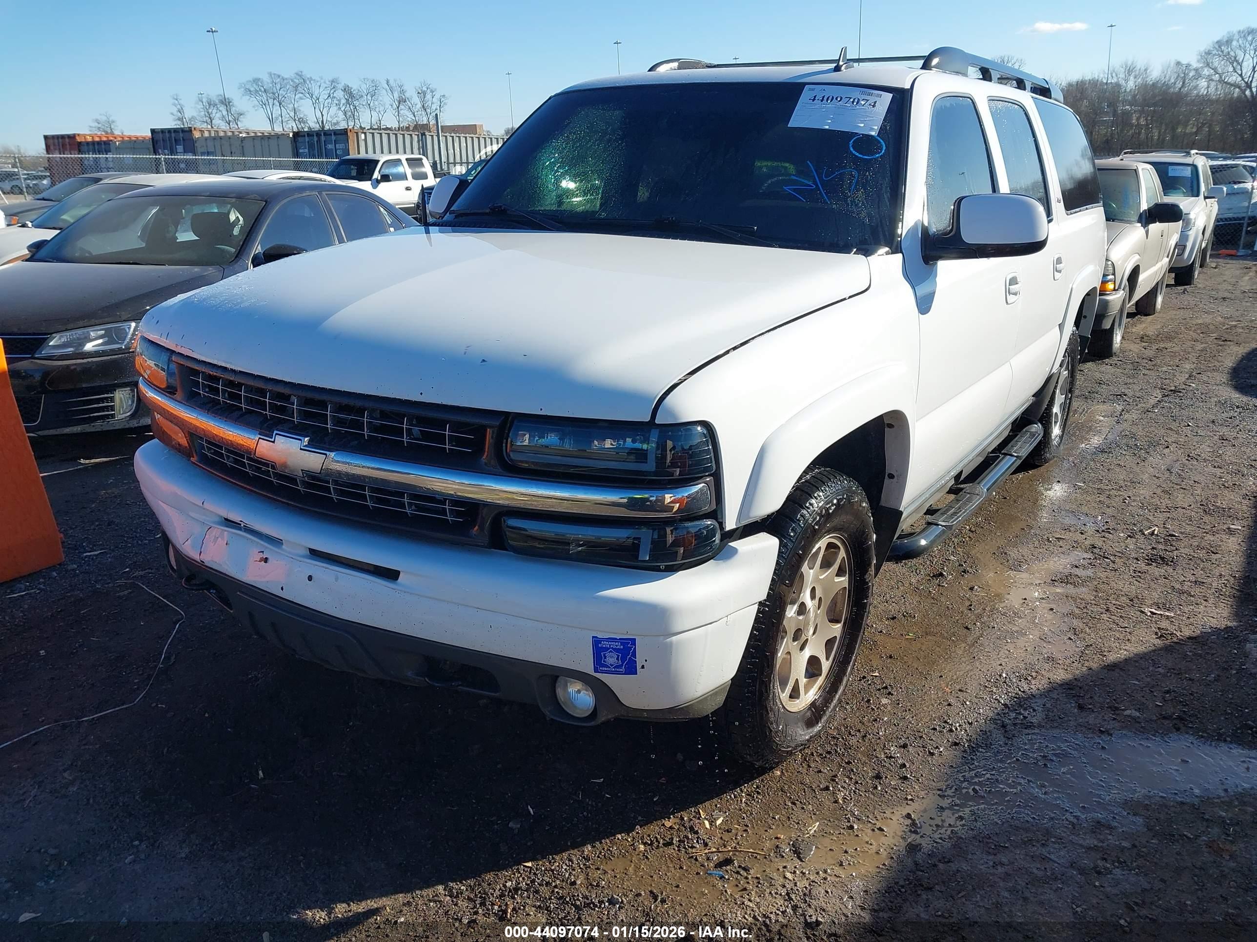 CHEVROLET SUBURBAN image 2