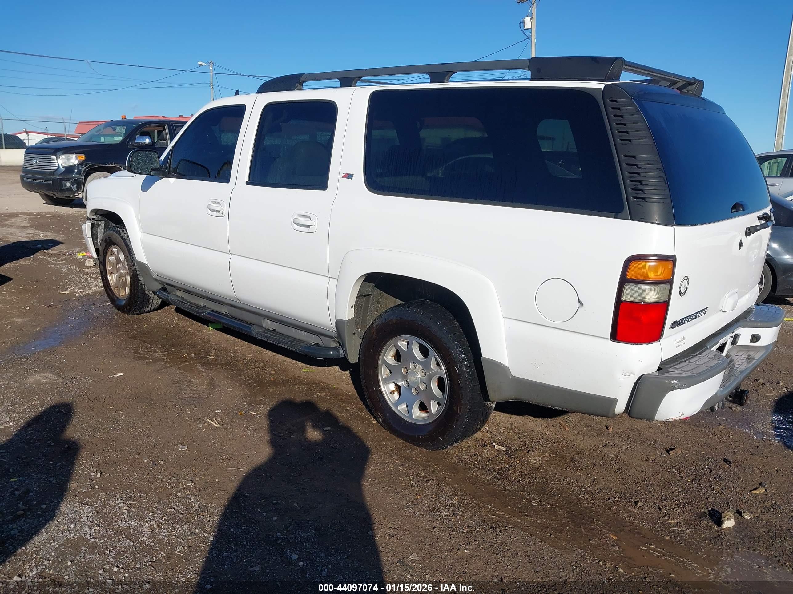 CHEVROLET SUBURBAN image 3