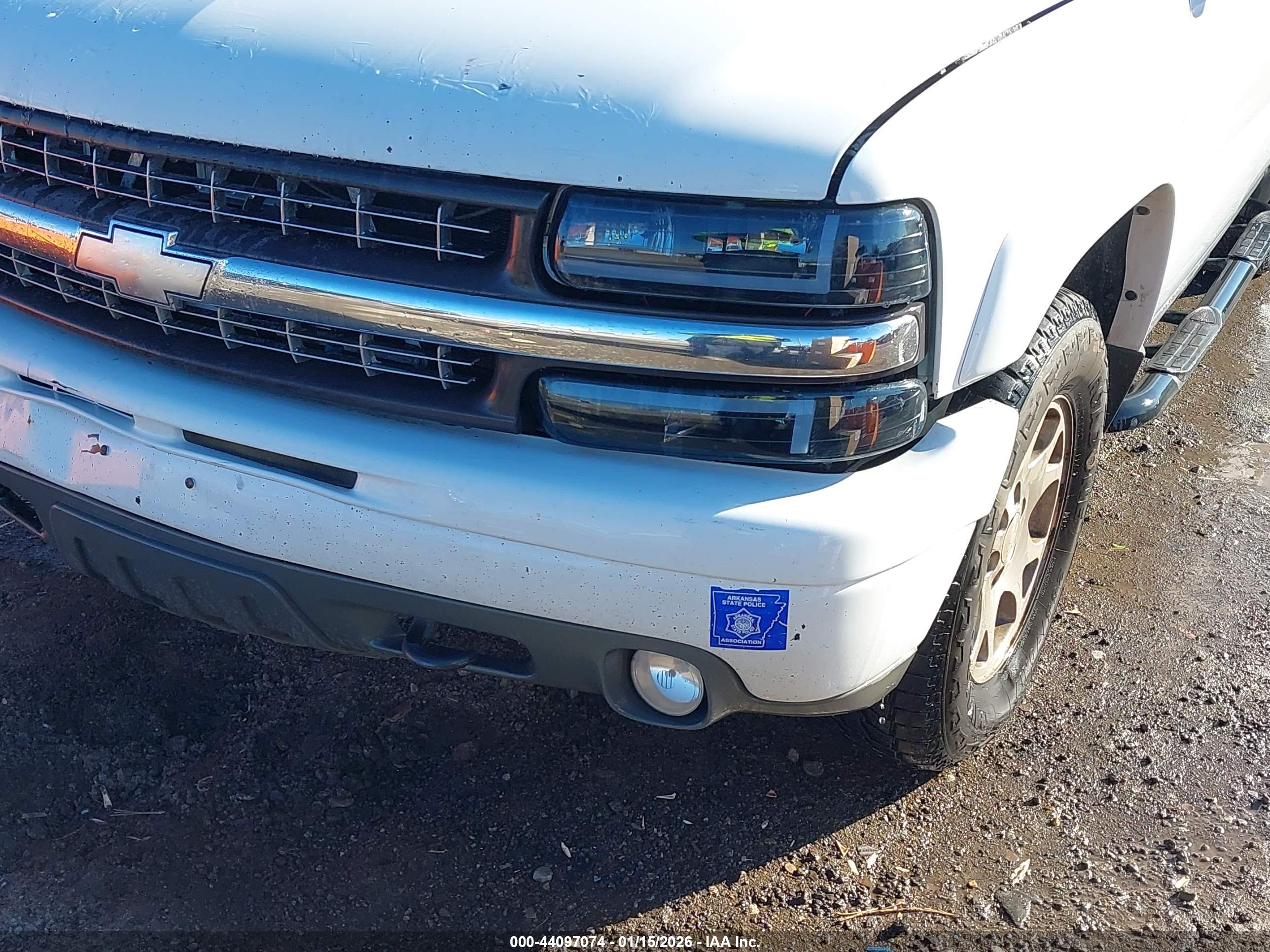 CHEVROLET SUBURBAN image 6