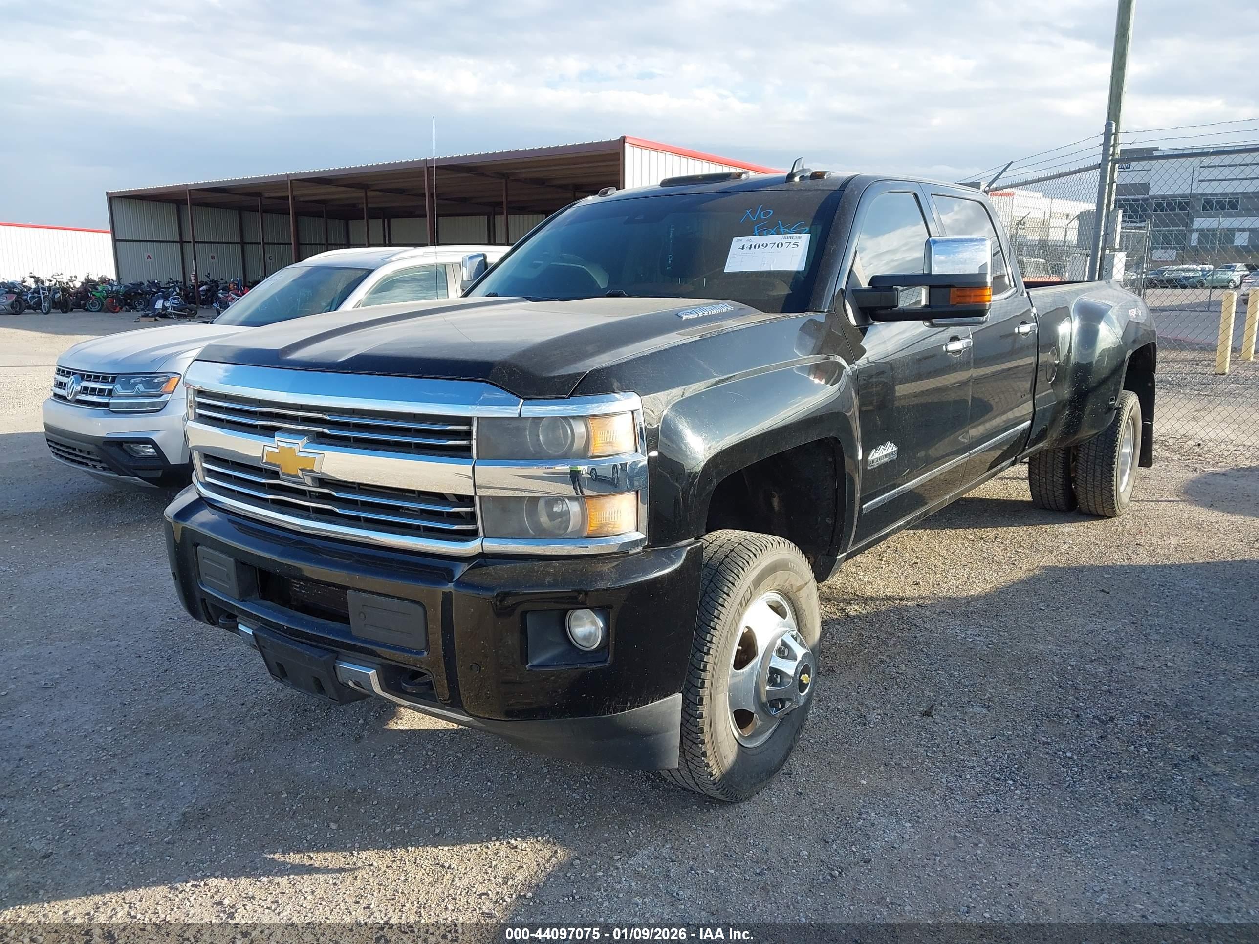 CHEVROLET SILVERADO image 2