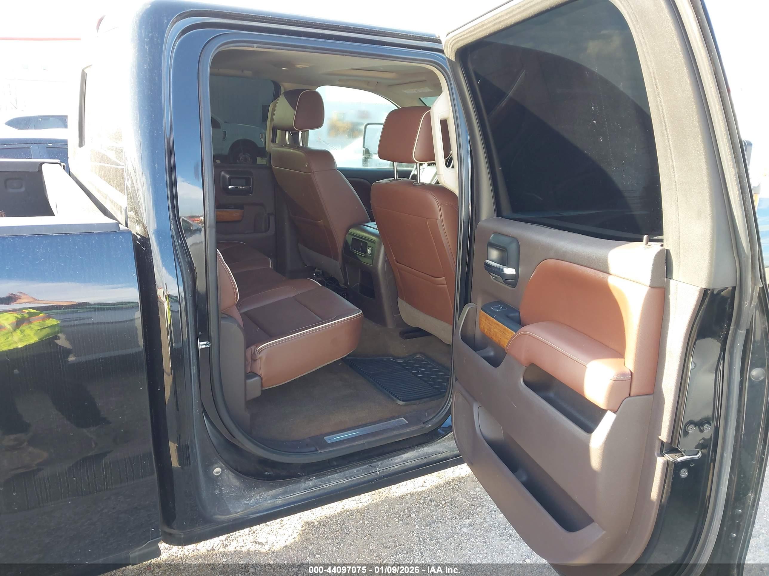 CHEVROLET SILVERADO image 7