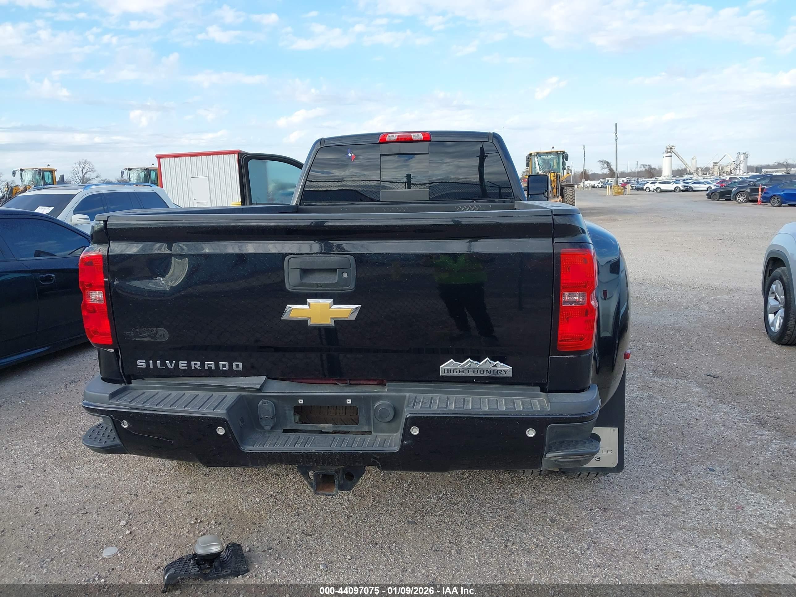 CHEVROLET SILVERADO image 8