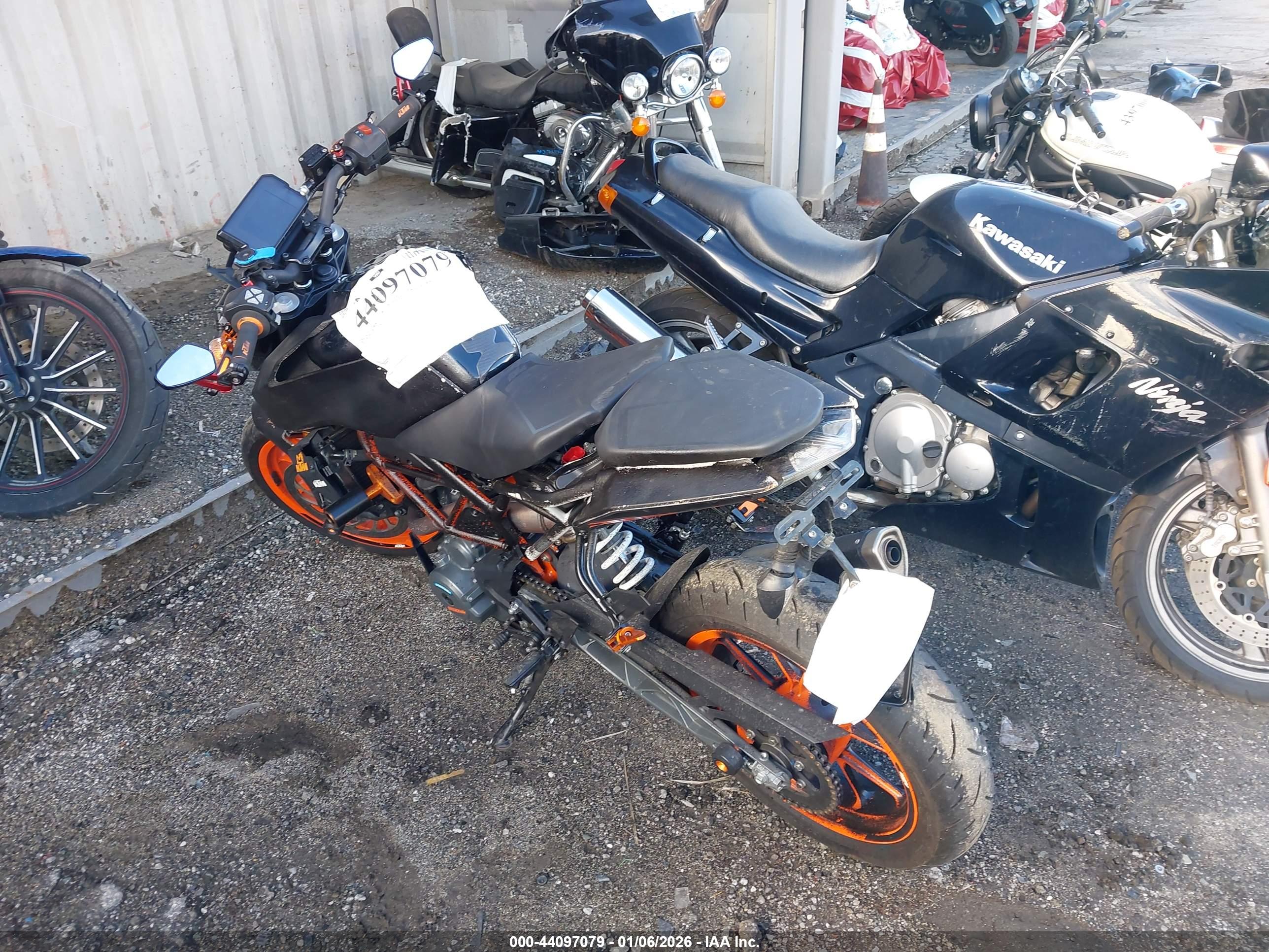 KTM 390 image 3