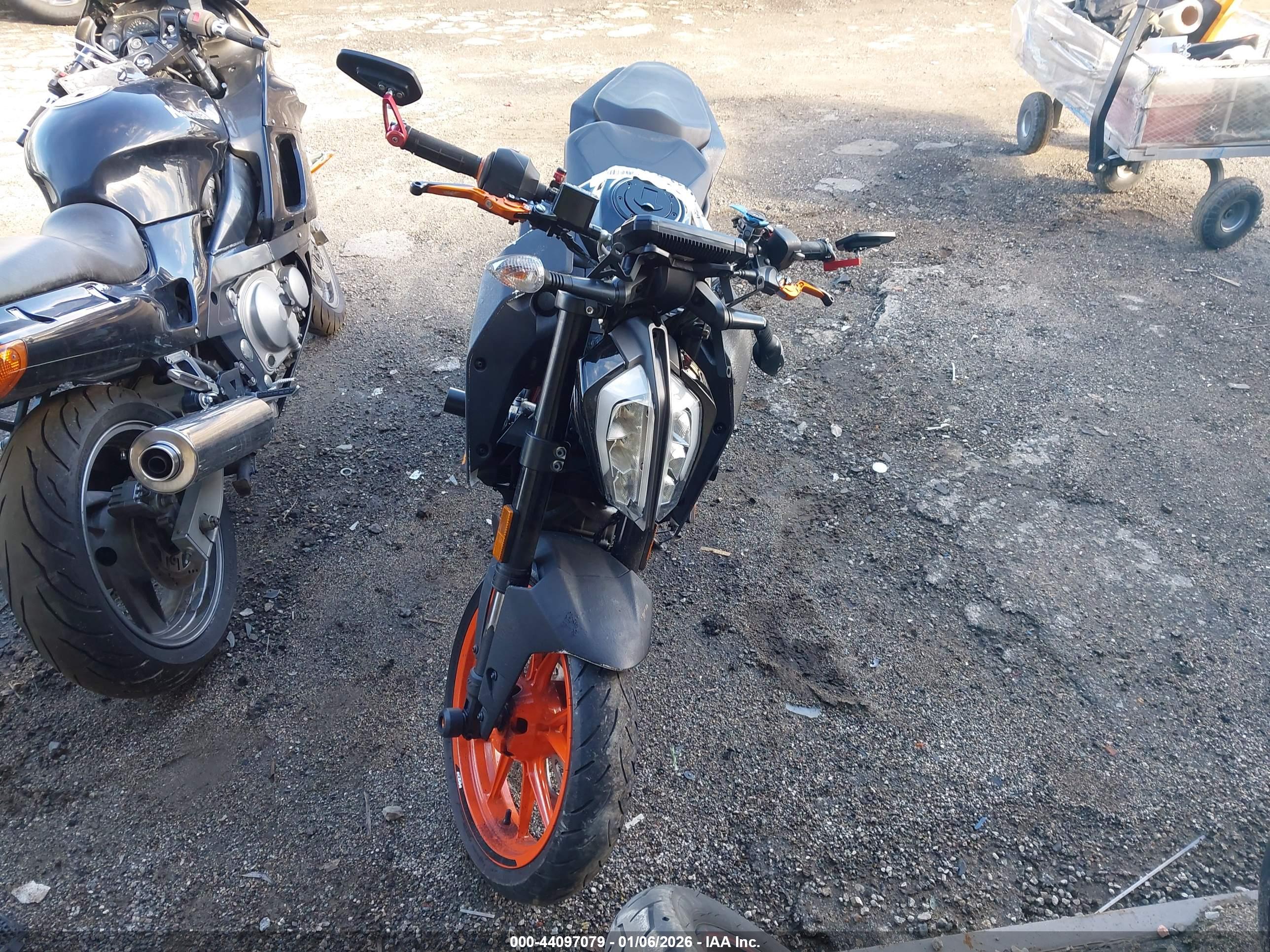 KTM 390 image 5