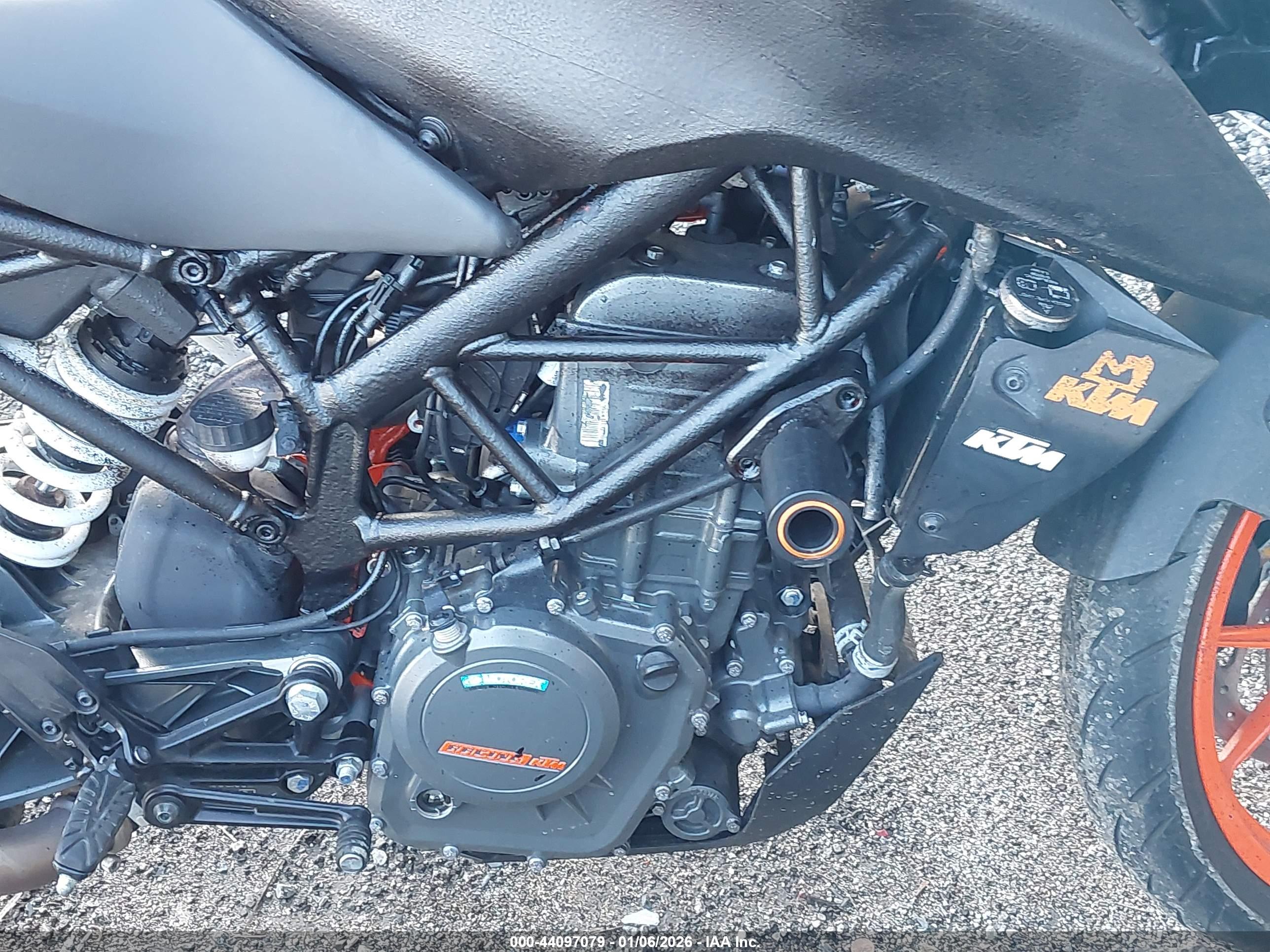 KTM 390 image 8