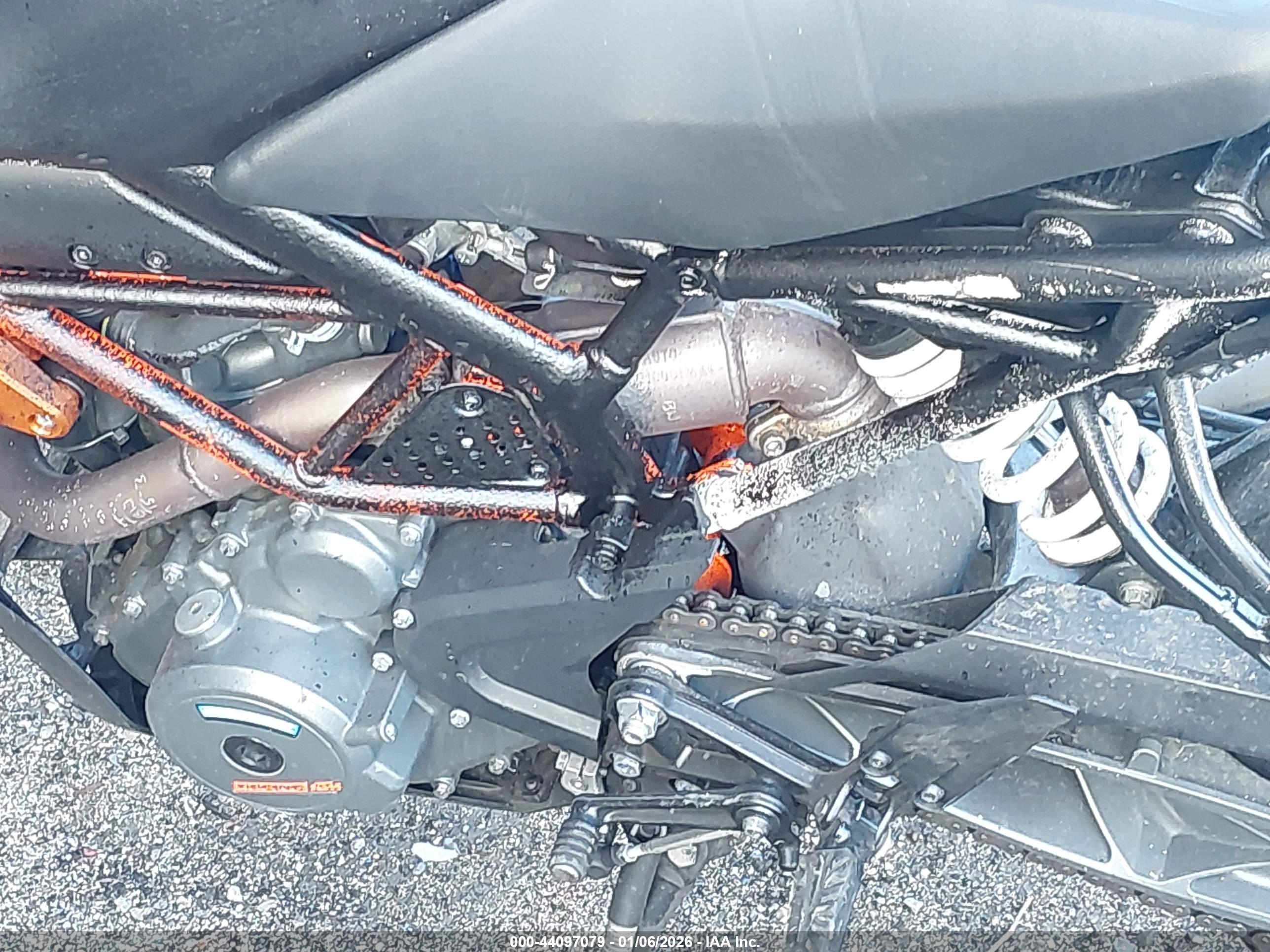 KTM 390 image 9