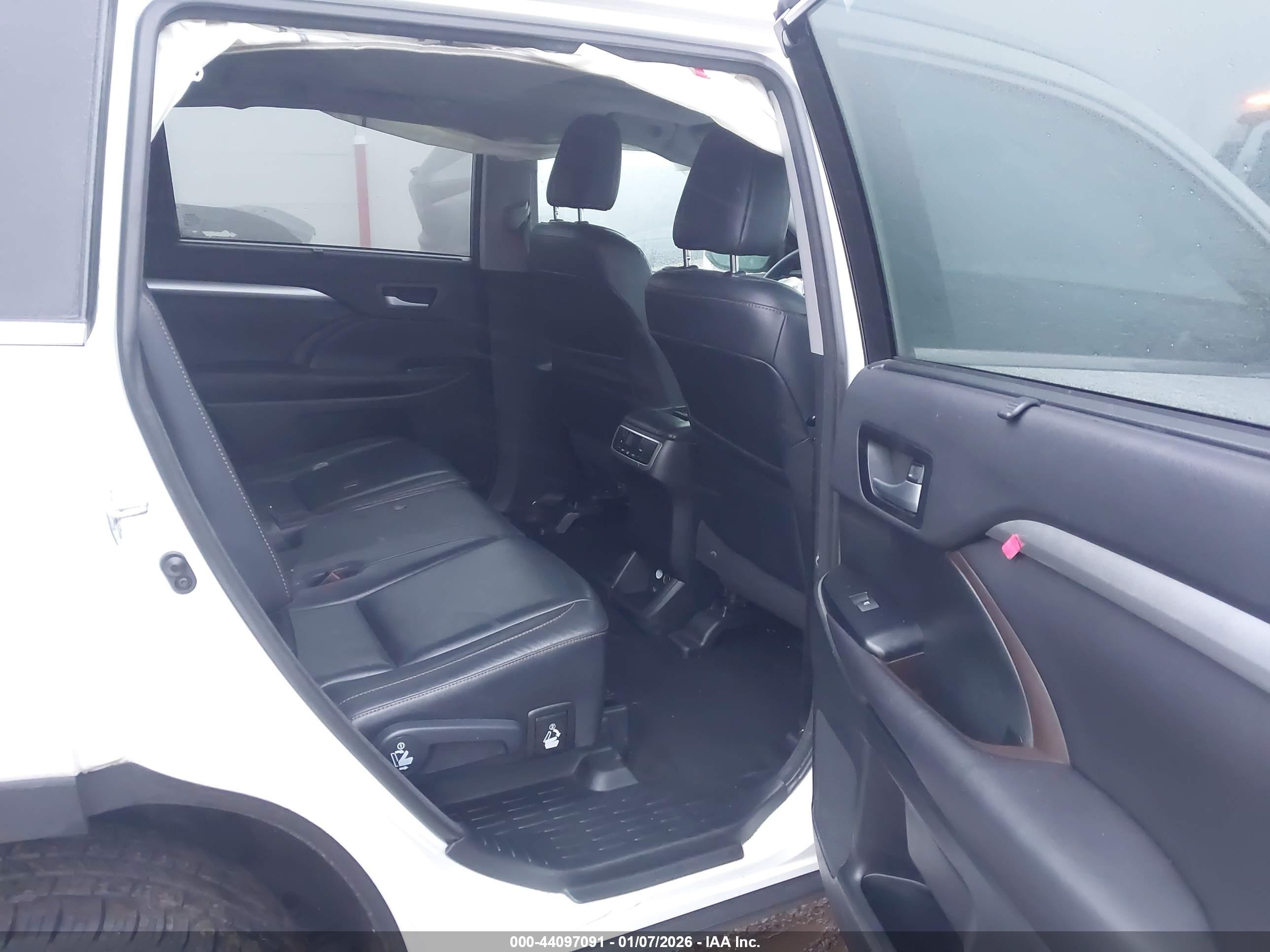 TOYOTA HIGHLANDER image 8