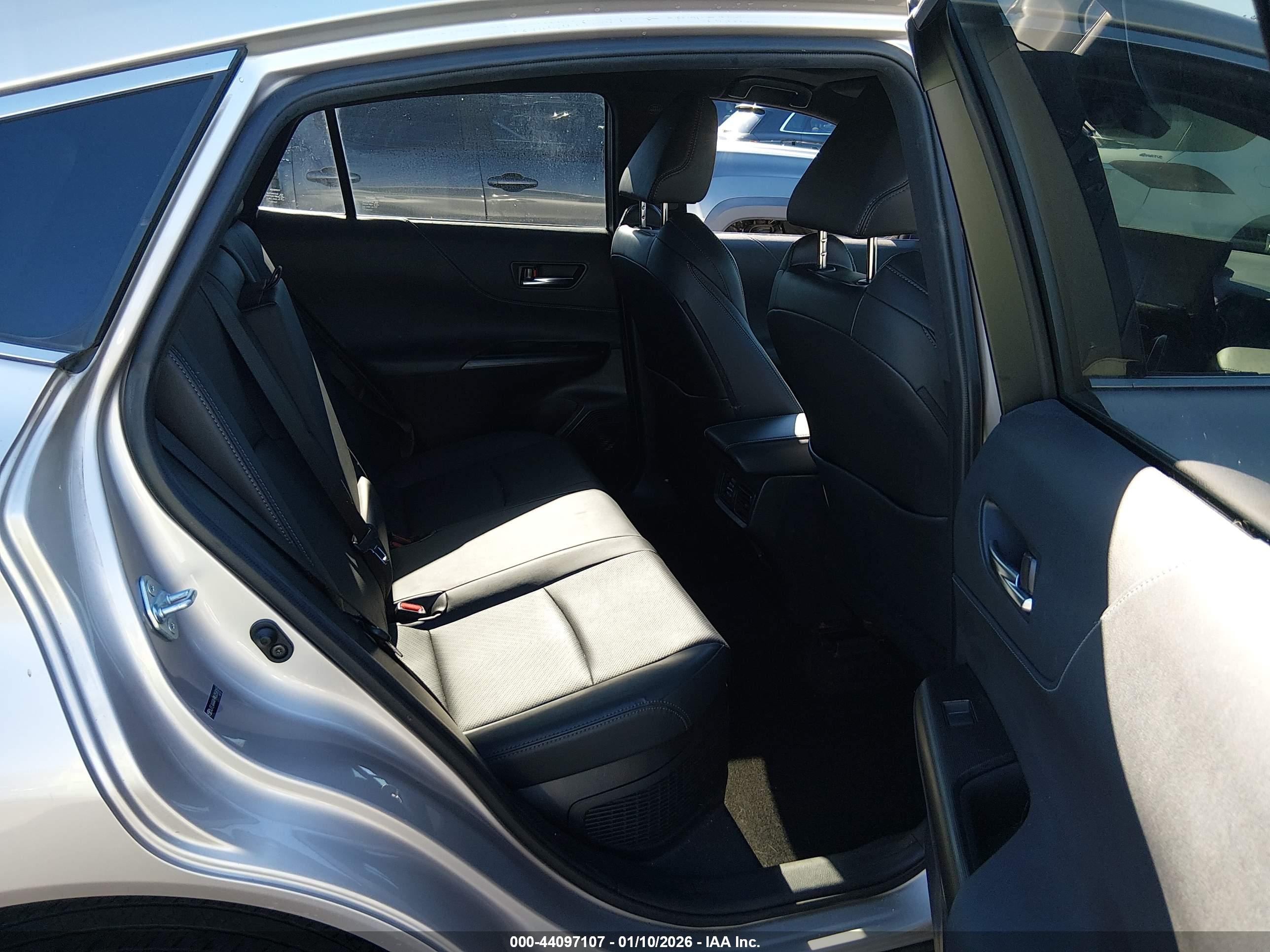 TOYOTA VENZA image 8