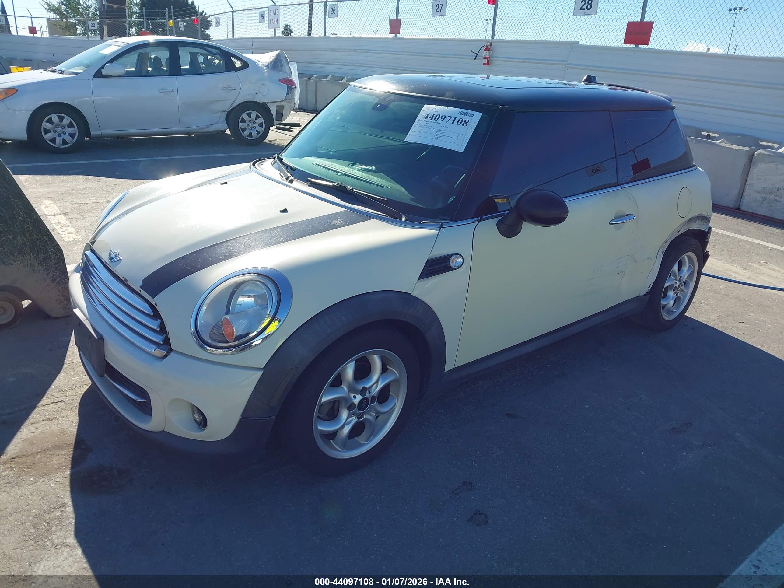 MINI COOPER image 2