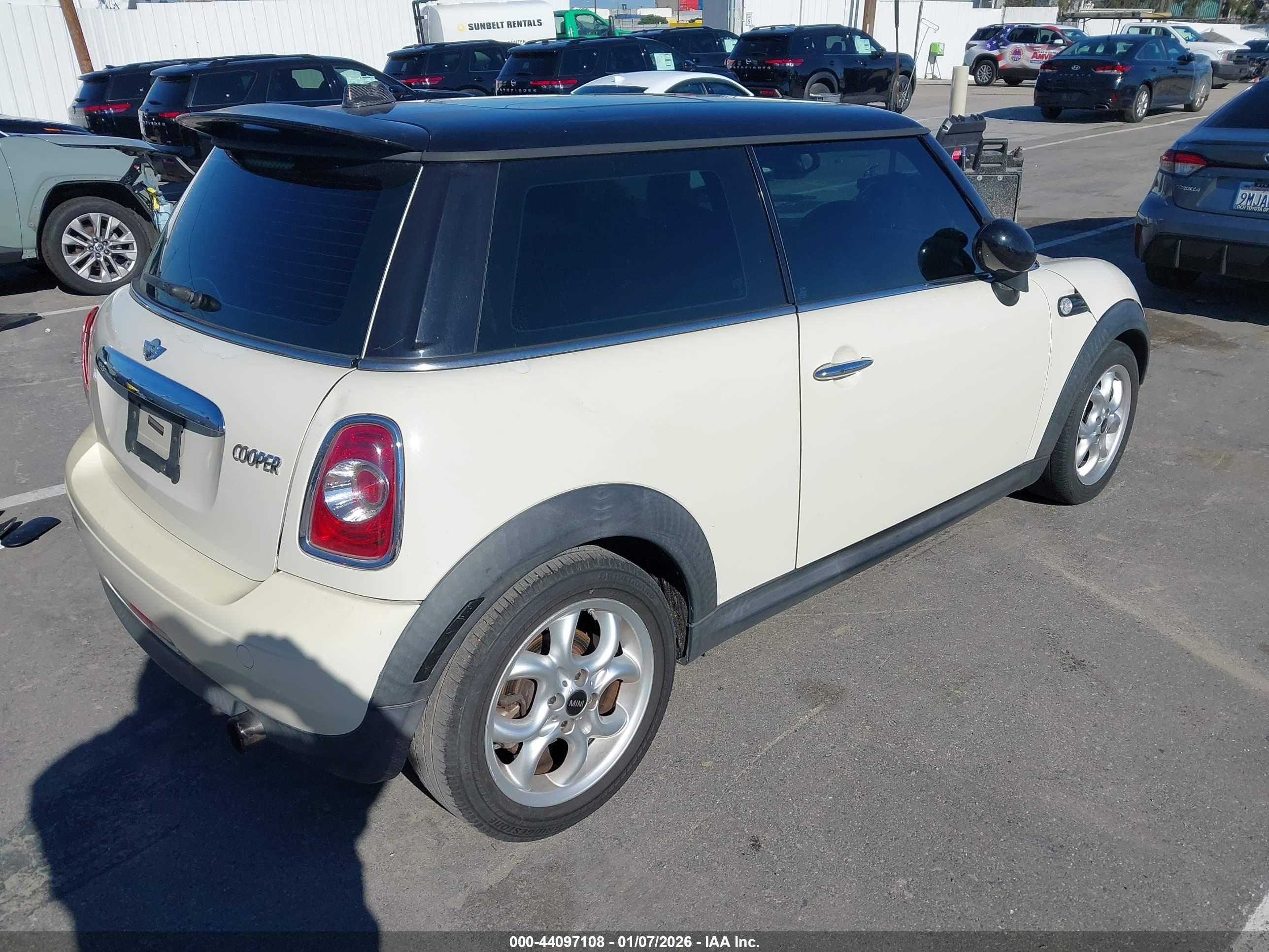 MINI COOPER image 4