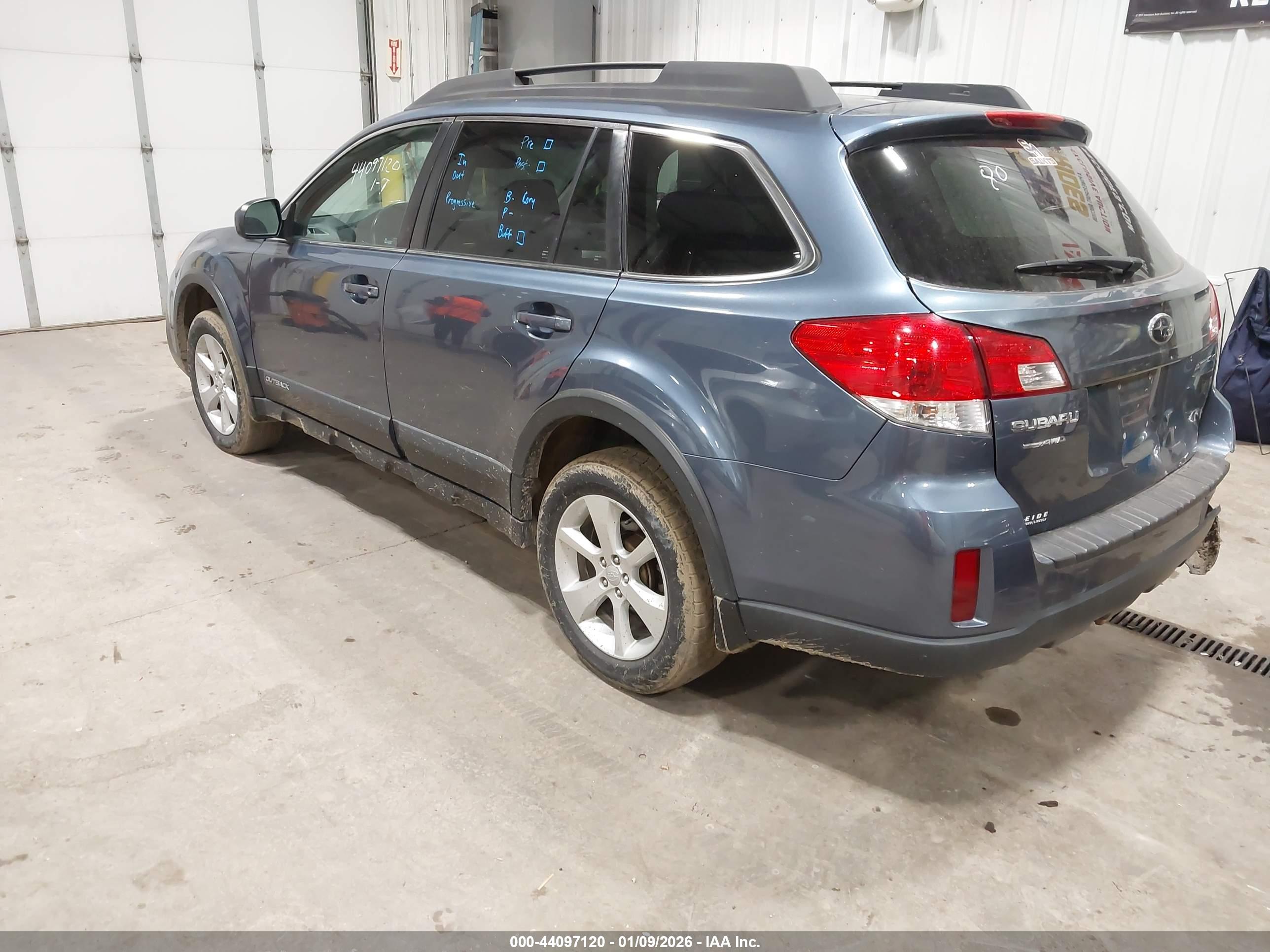 SUBARU OUTBACK image 3