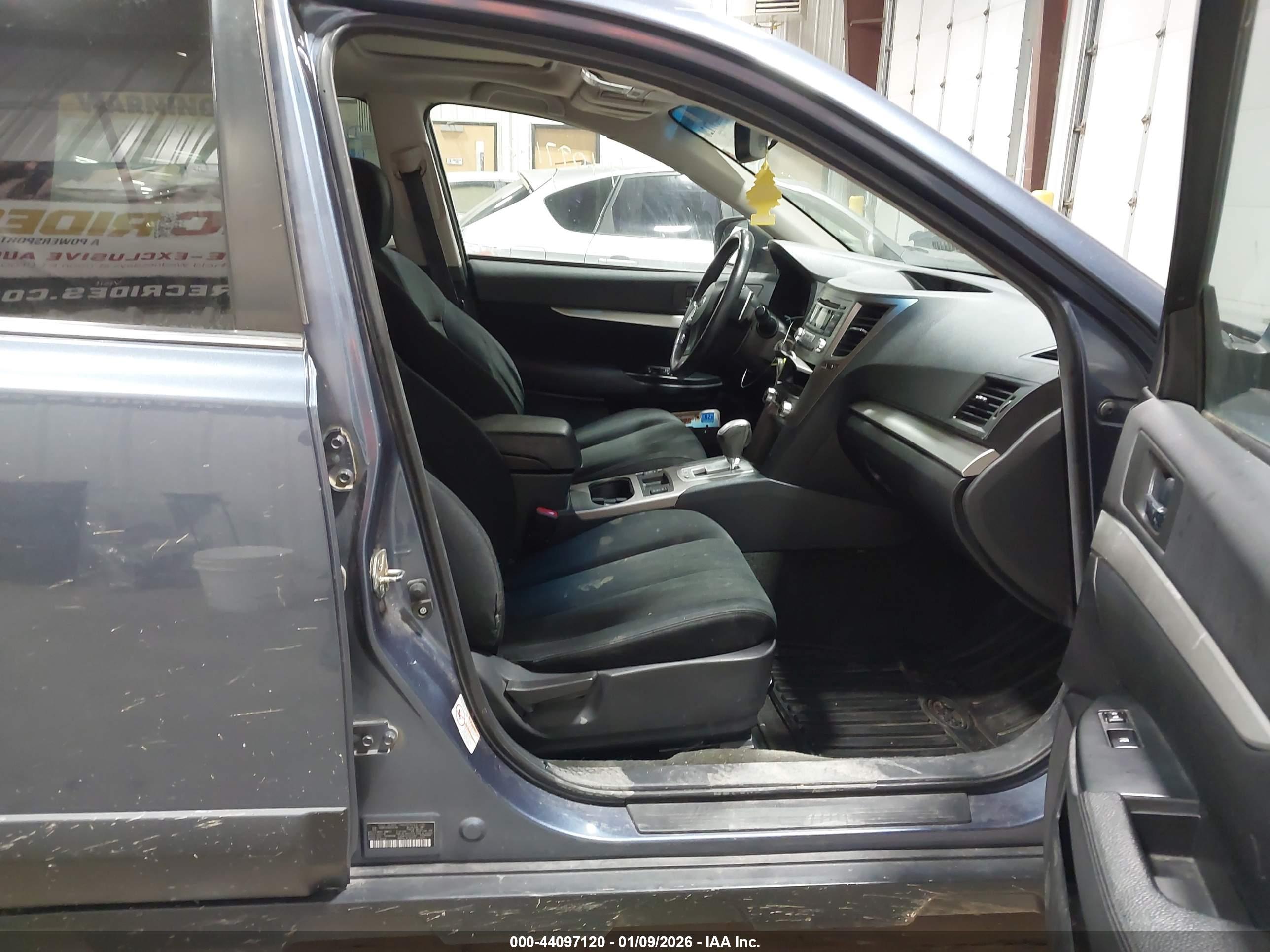 SUBARU OUTBACK image 5