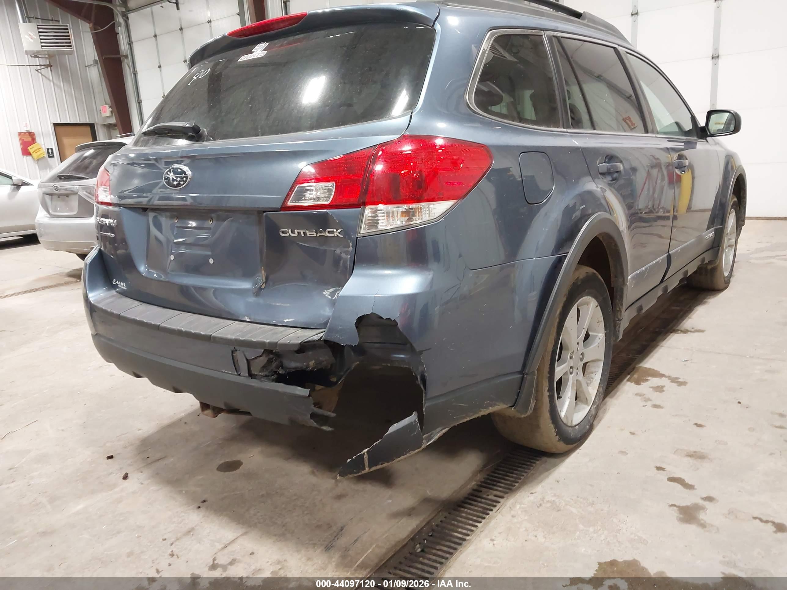 SUBARU OUTBACK image 6