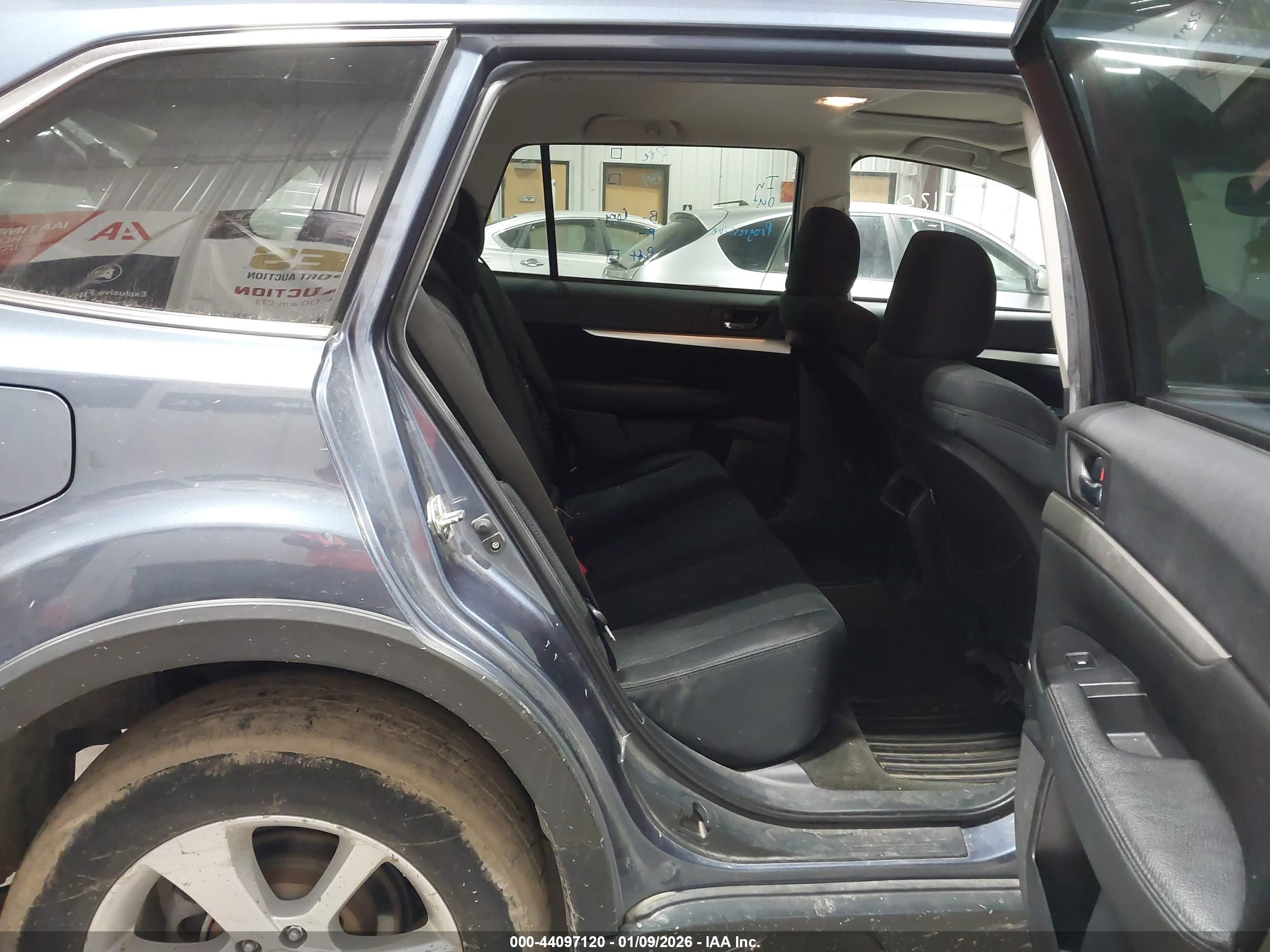 SUBARU OUTBACK image 8