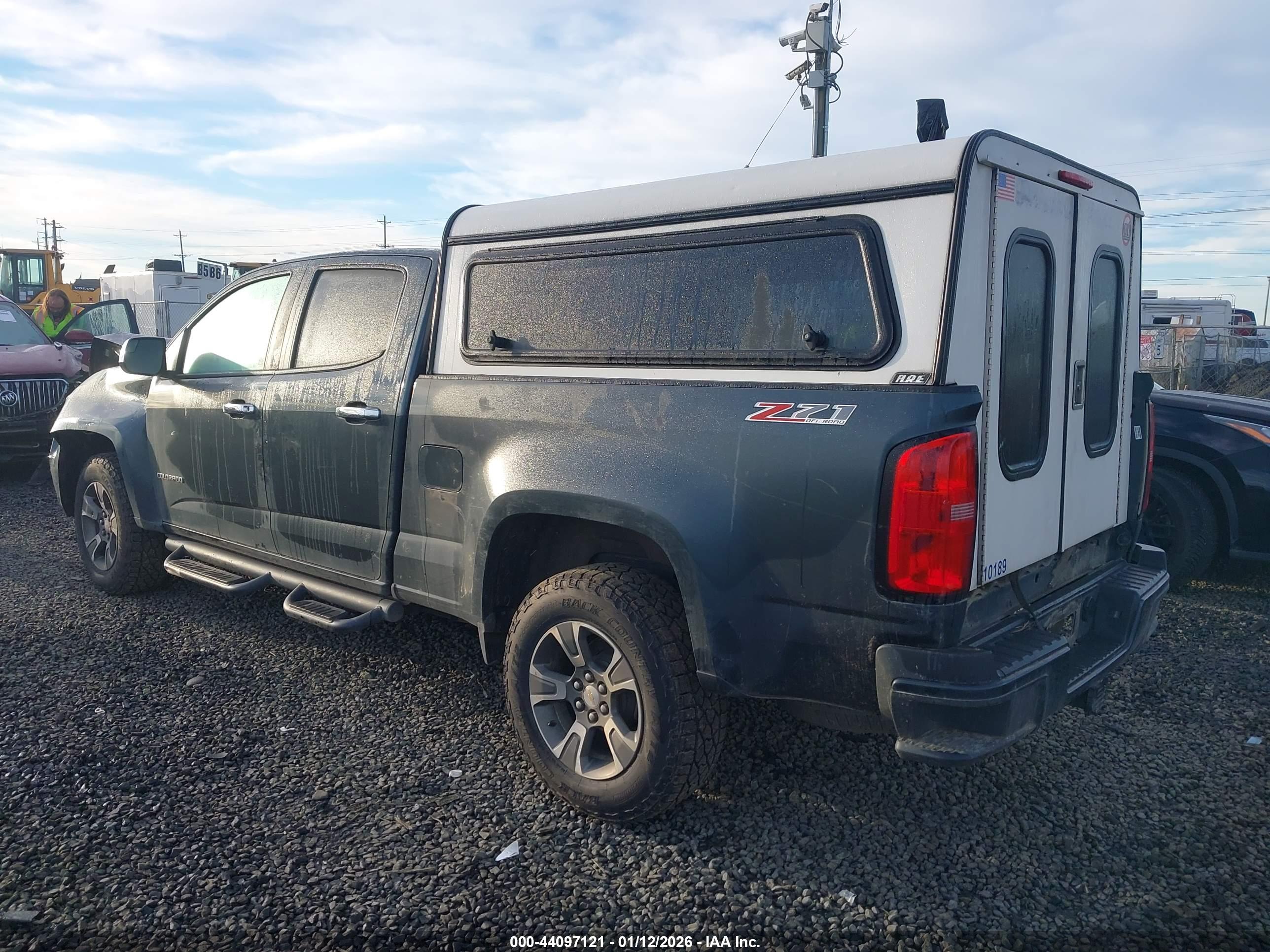 CHEVROLET COLORADO image 3