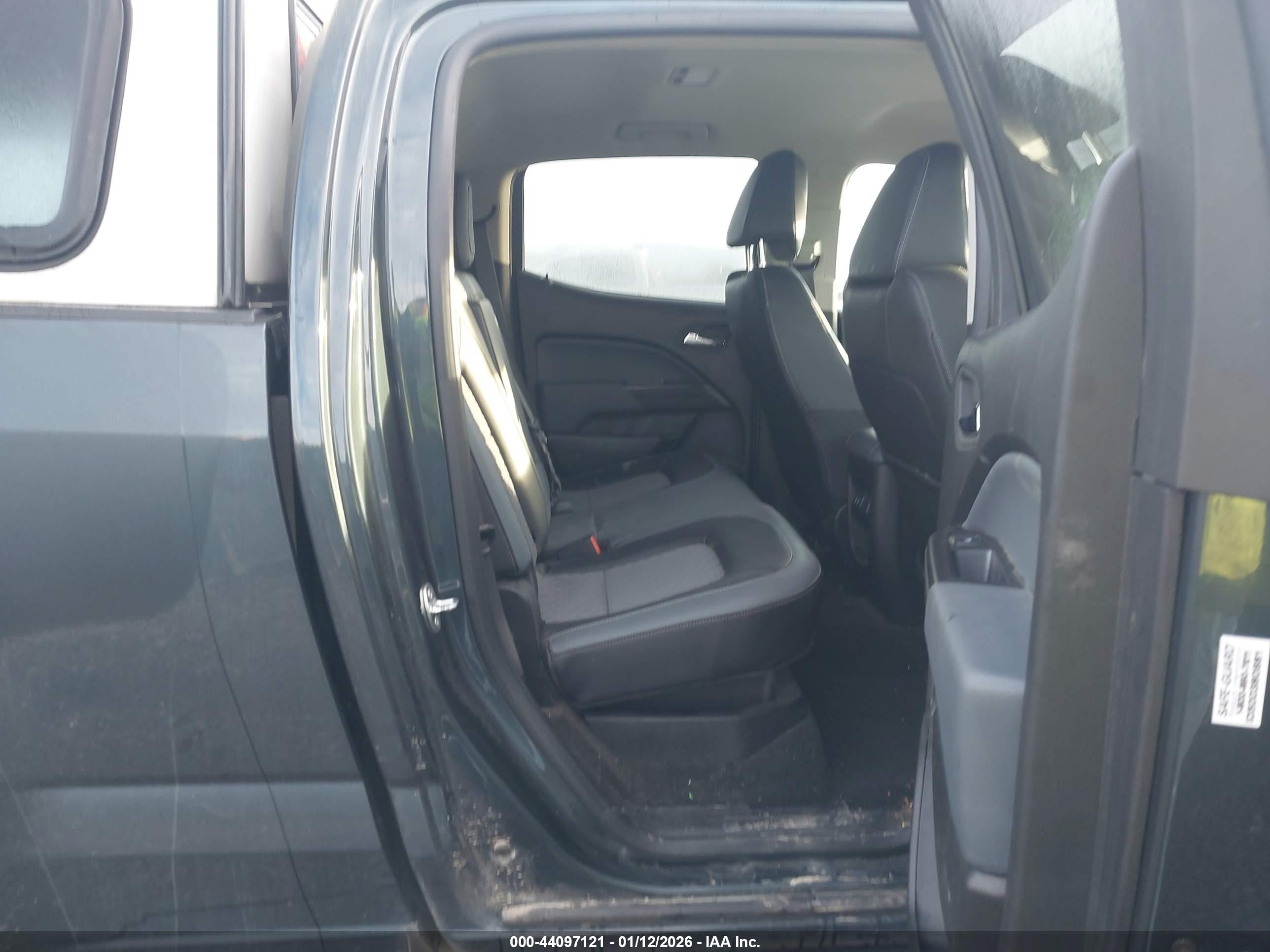 CHEVROLET COLORADO image 8