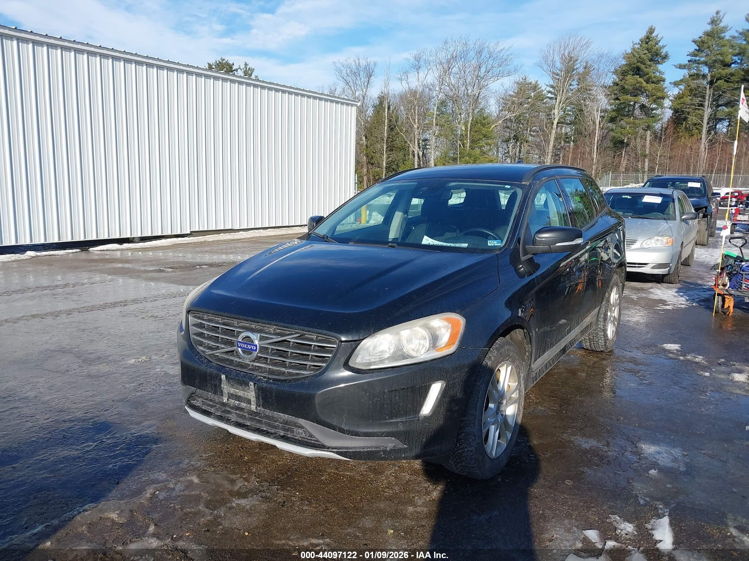 VOLVO XC60 image 2