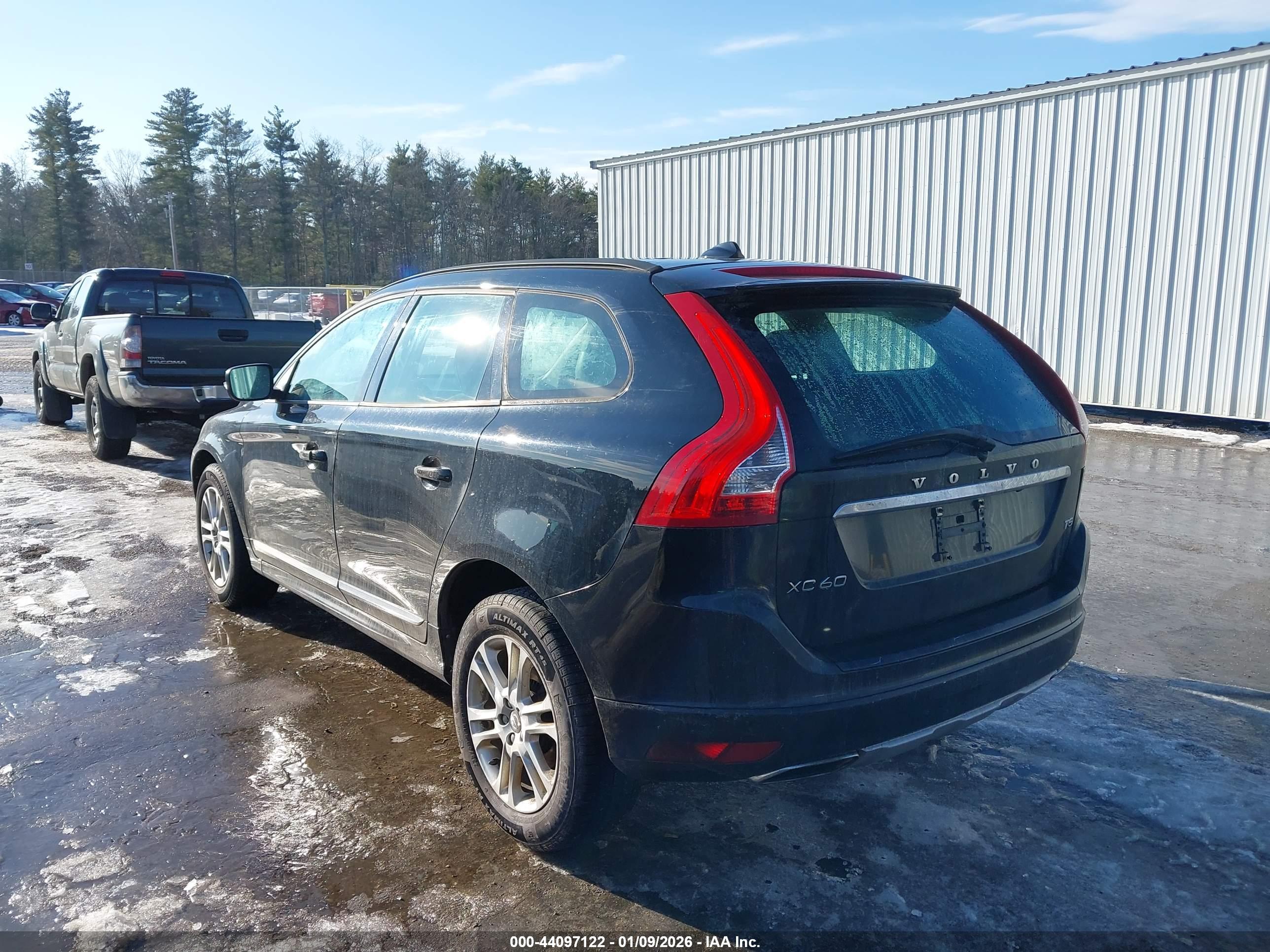 VOLVO XC60 image 3