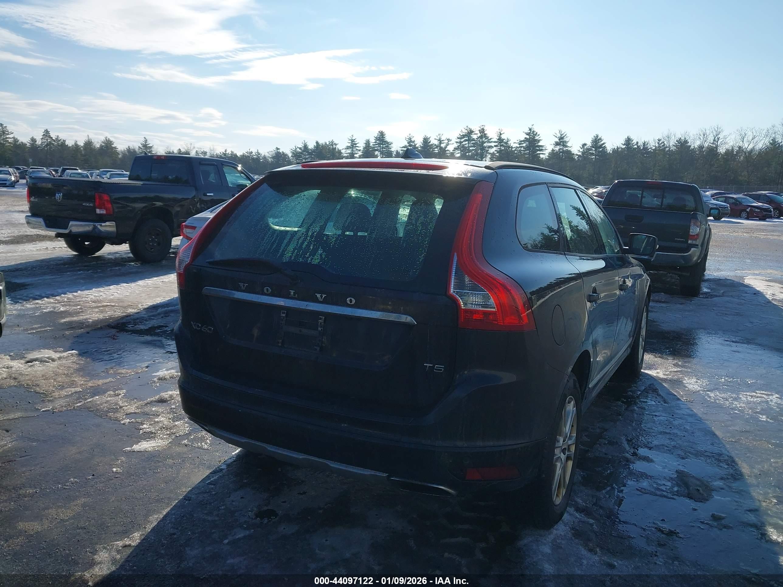 VOLVO XC60 image 4