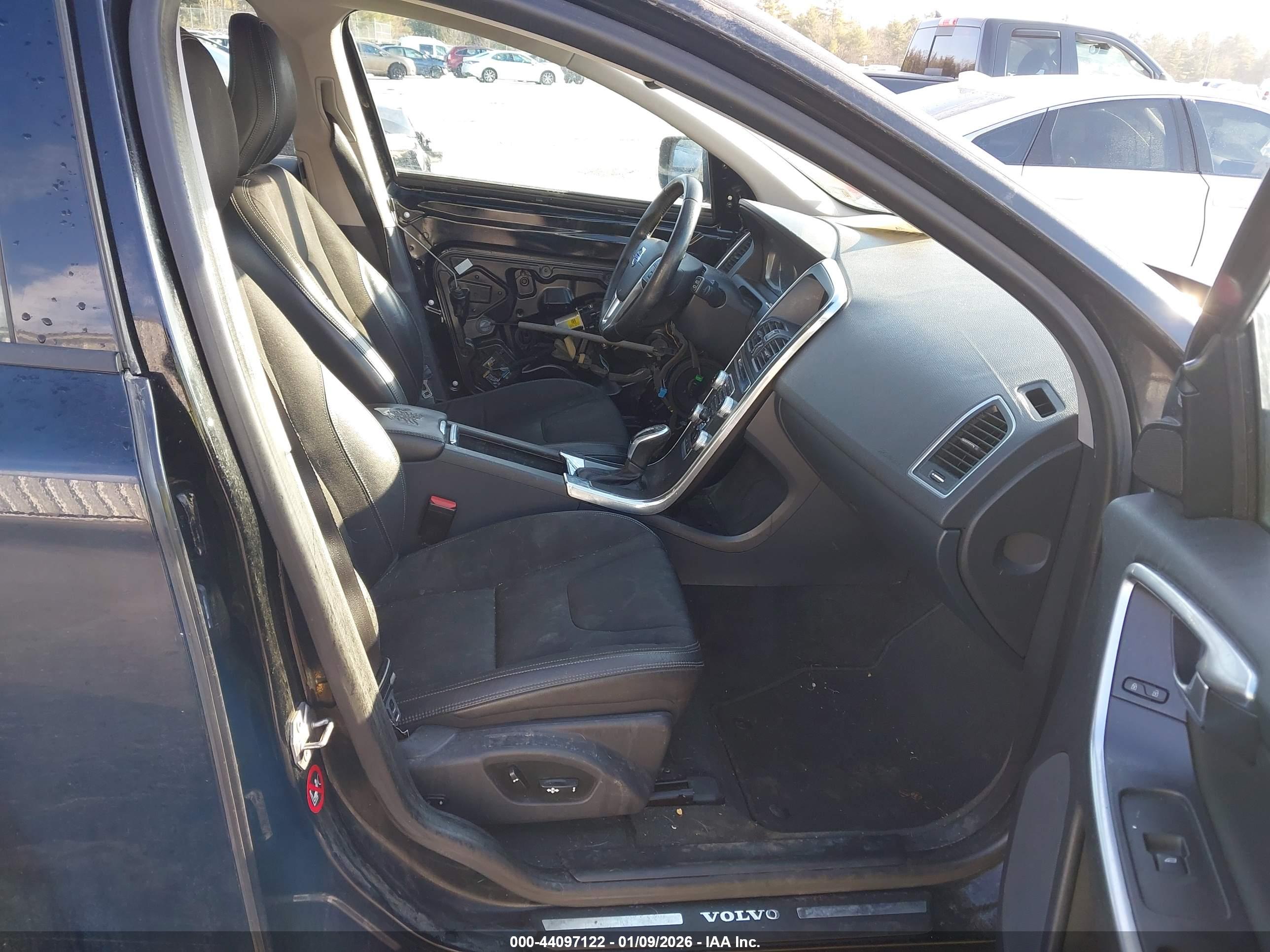 VOLVO XC60 image 5
