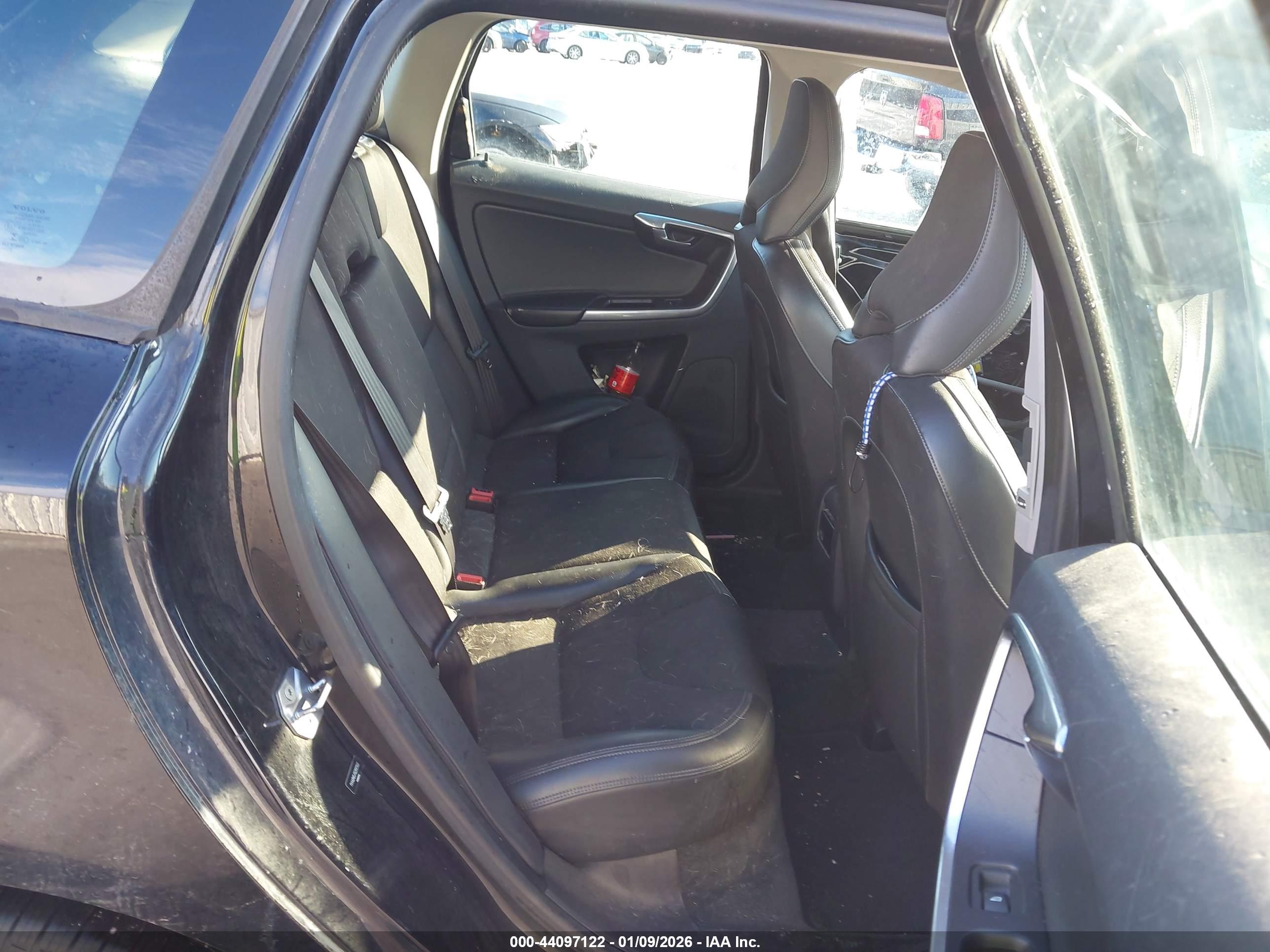 VOLVO XC60 image 8