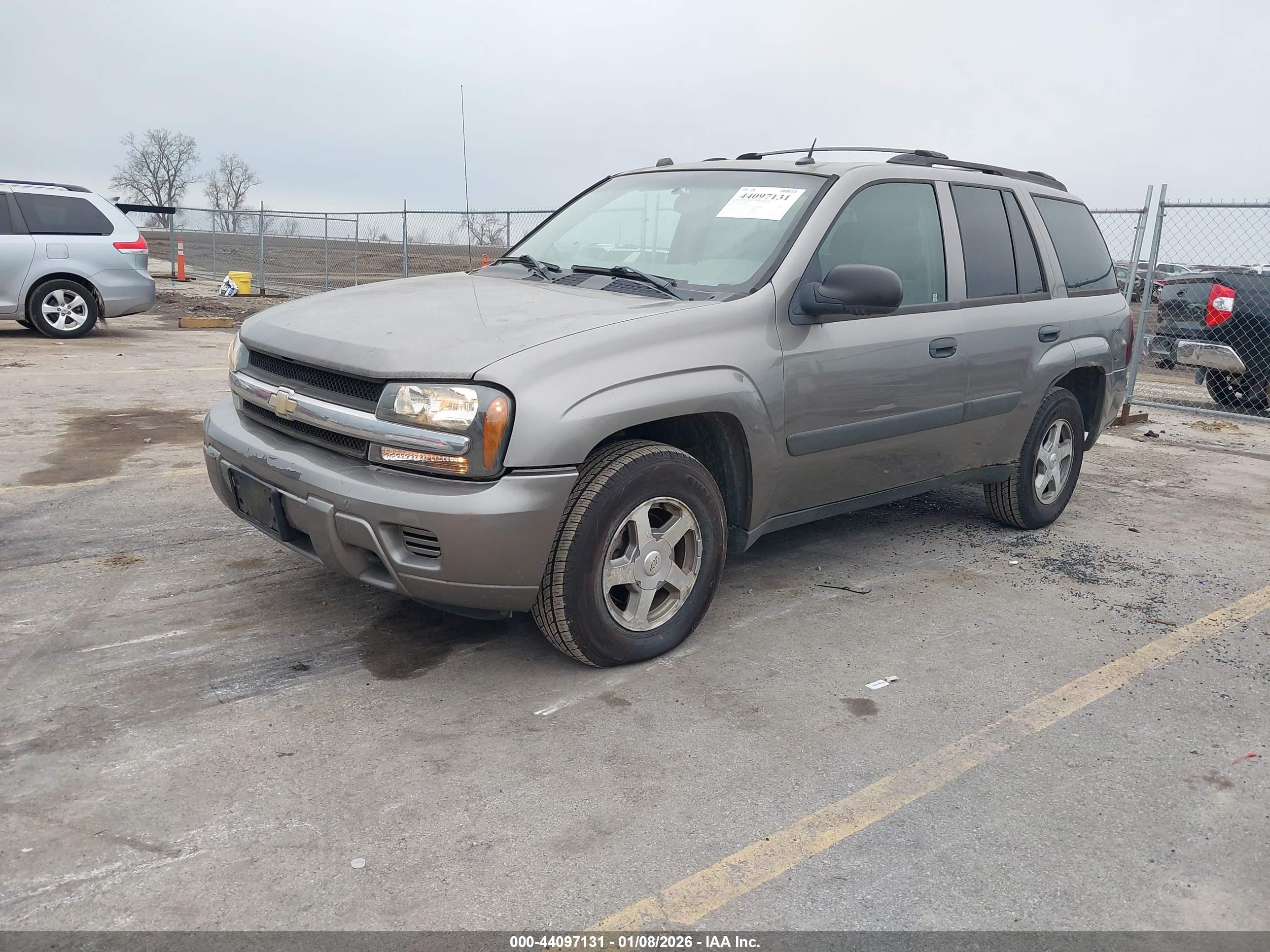 CHEVROLET TRAILBLAZER image 2