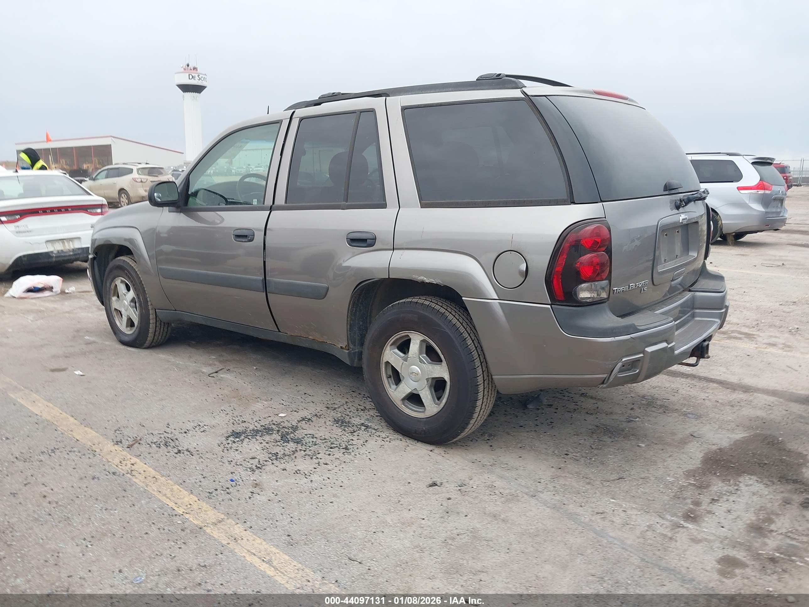 CHEVROLET TRAILBLAZER image 3