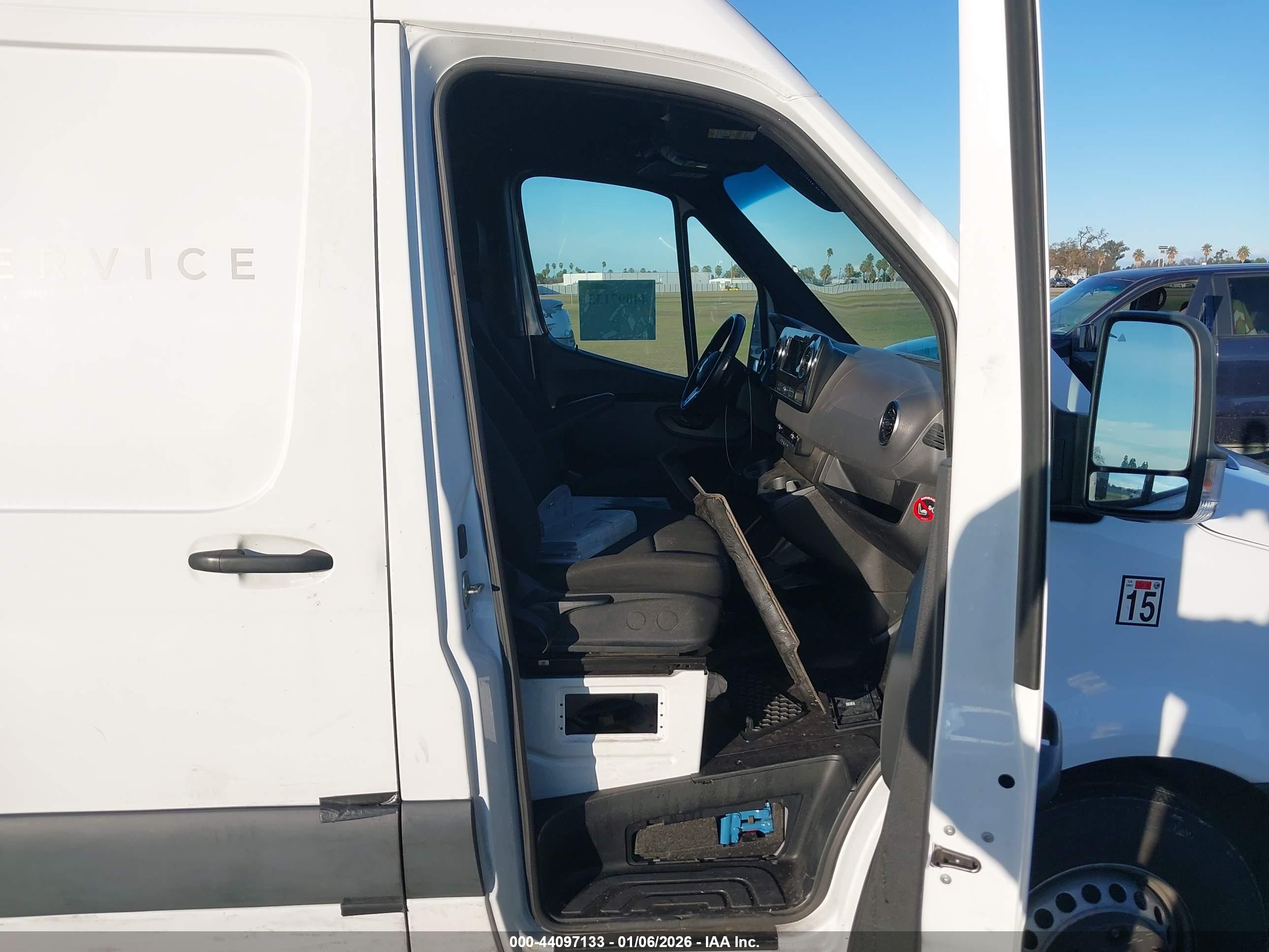 FREIGHTLINER SPRINTER image 8