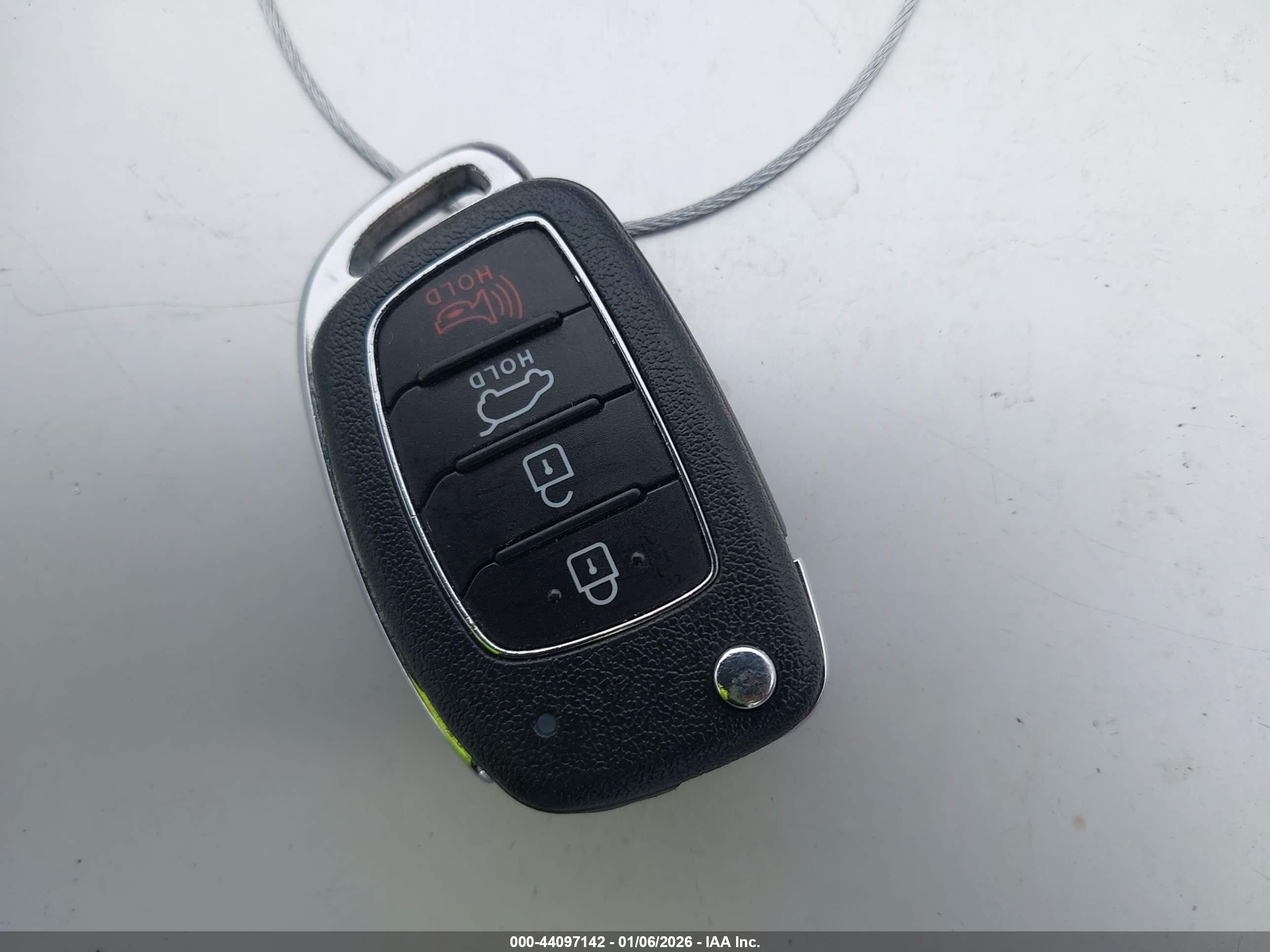 HYUNDAI SANTA image 11