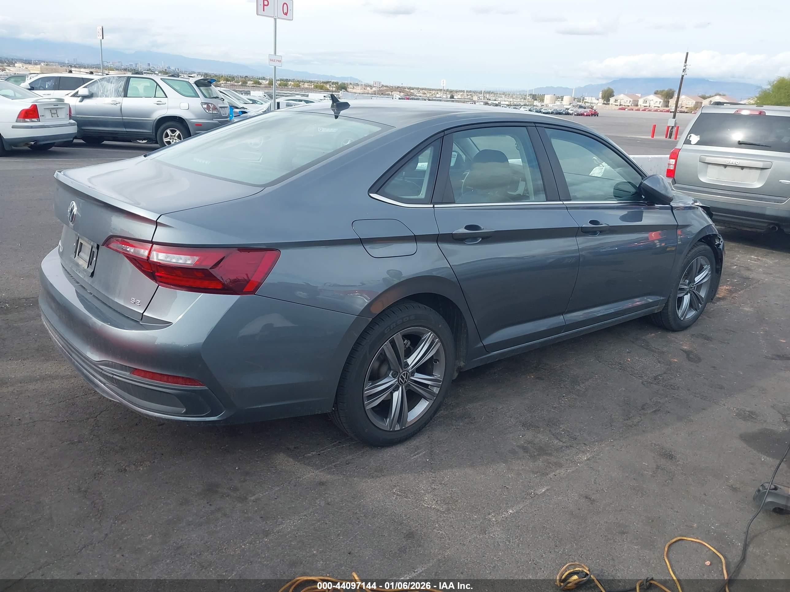 VOLKSWAGEN JETTA image 4