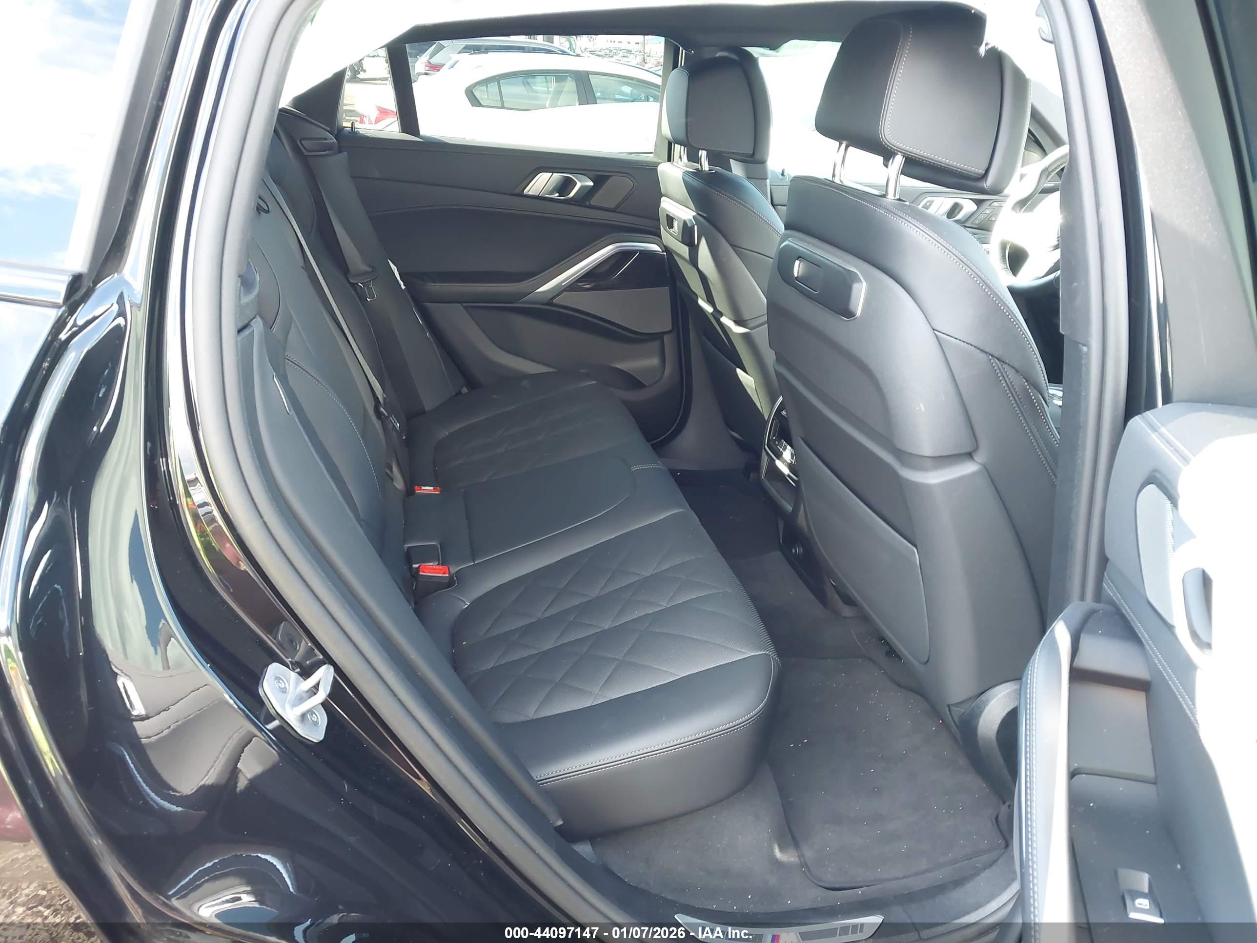 BMW X6 image 8