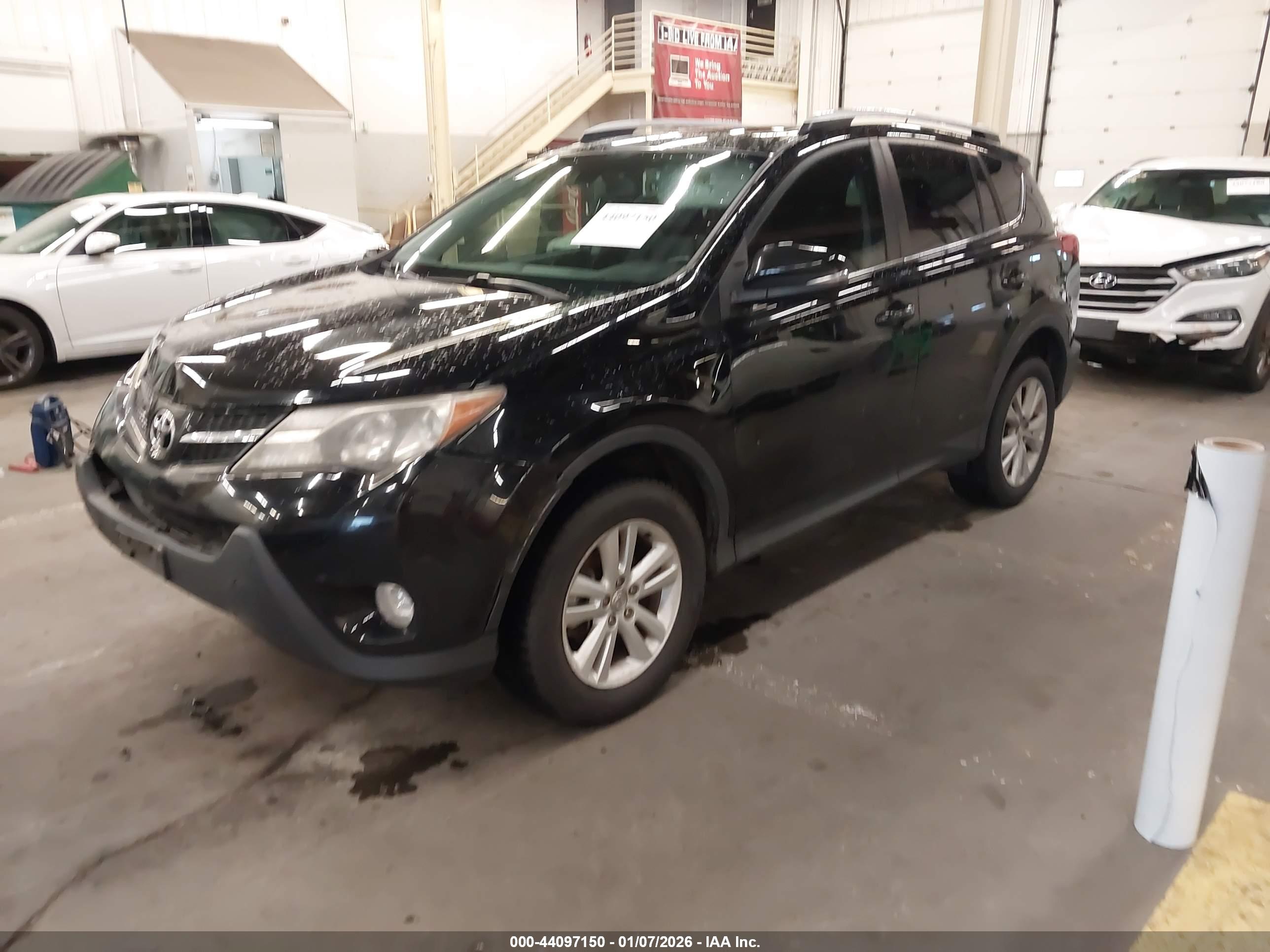 TOYOTA RAV4 image 2