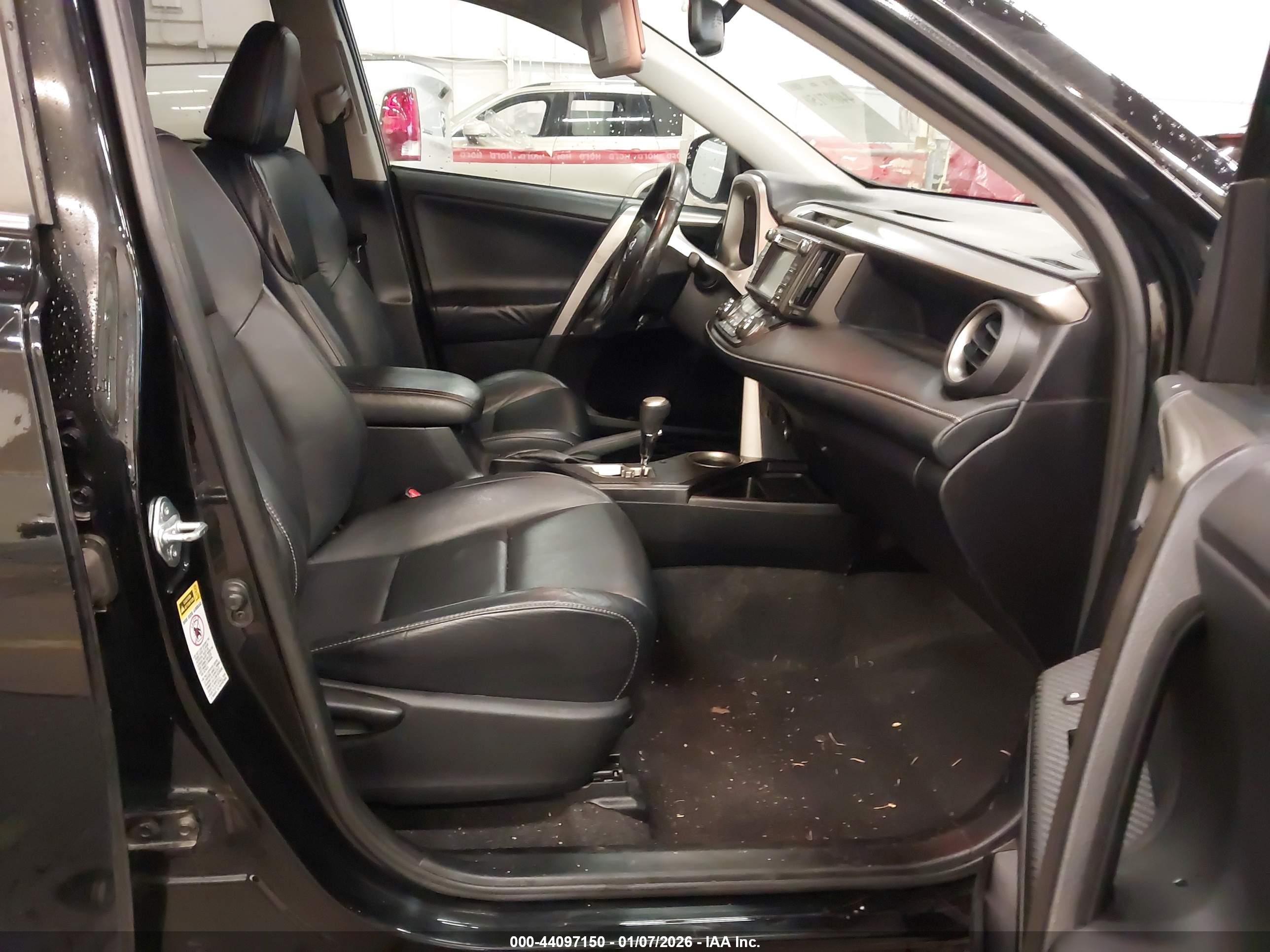 TOYOTA RAV4 image 5
