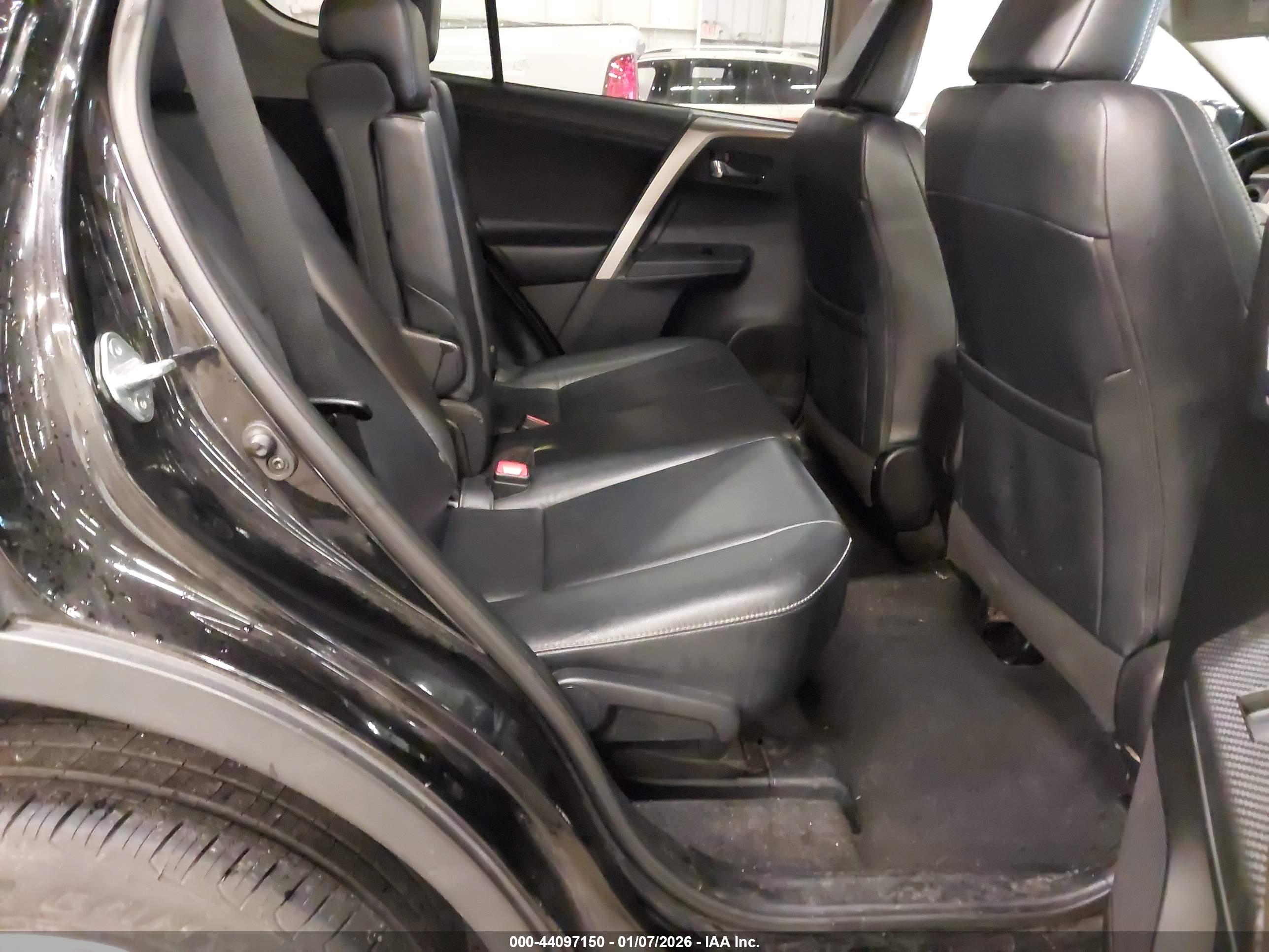 TOYOTA RAV4 image 8