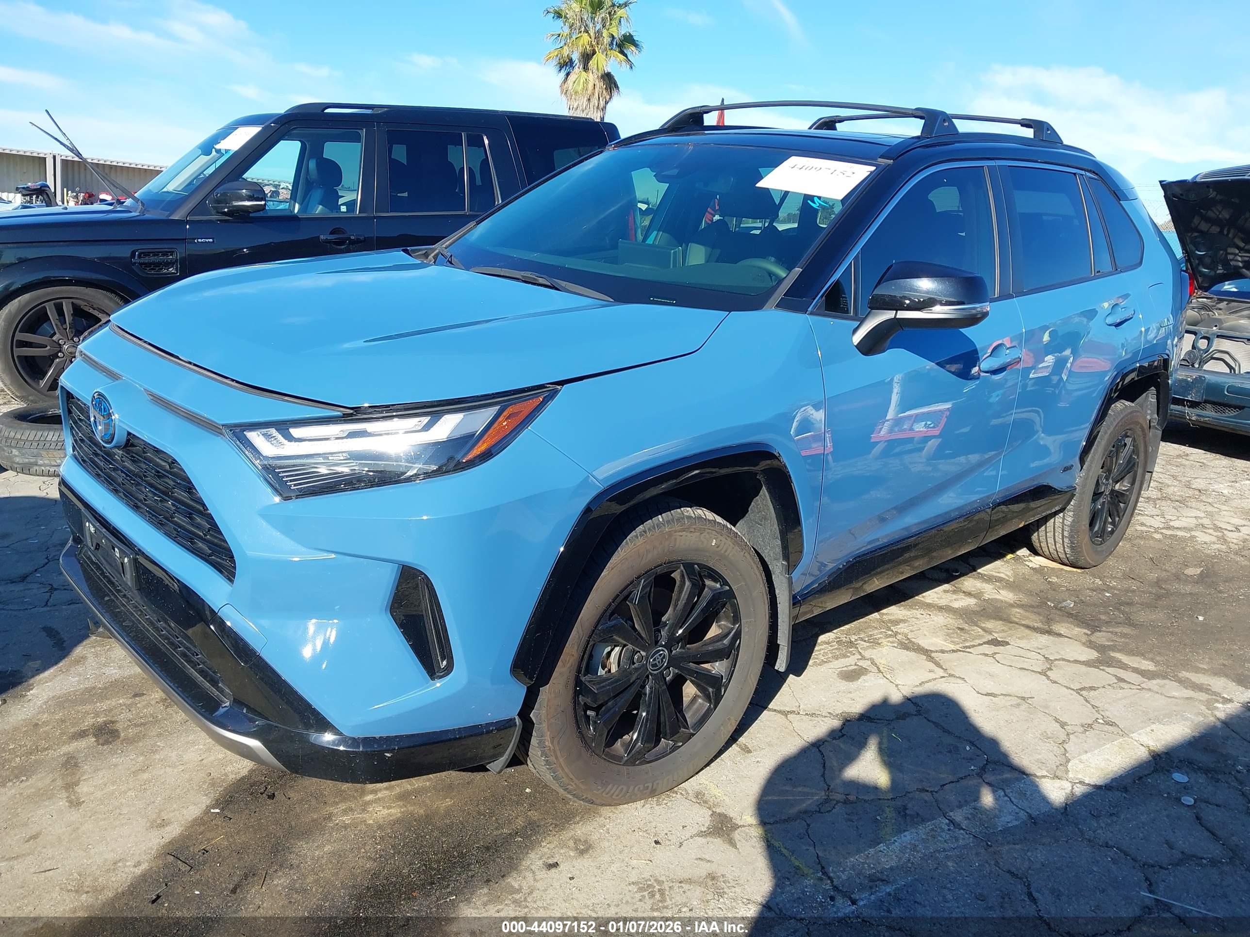 TOYOTA RAV4 image 2